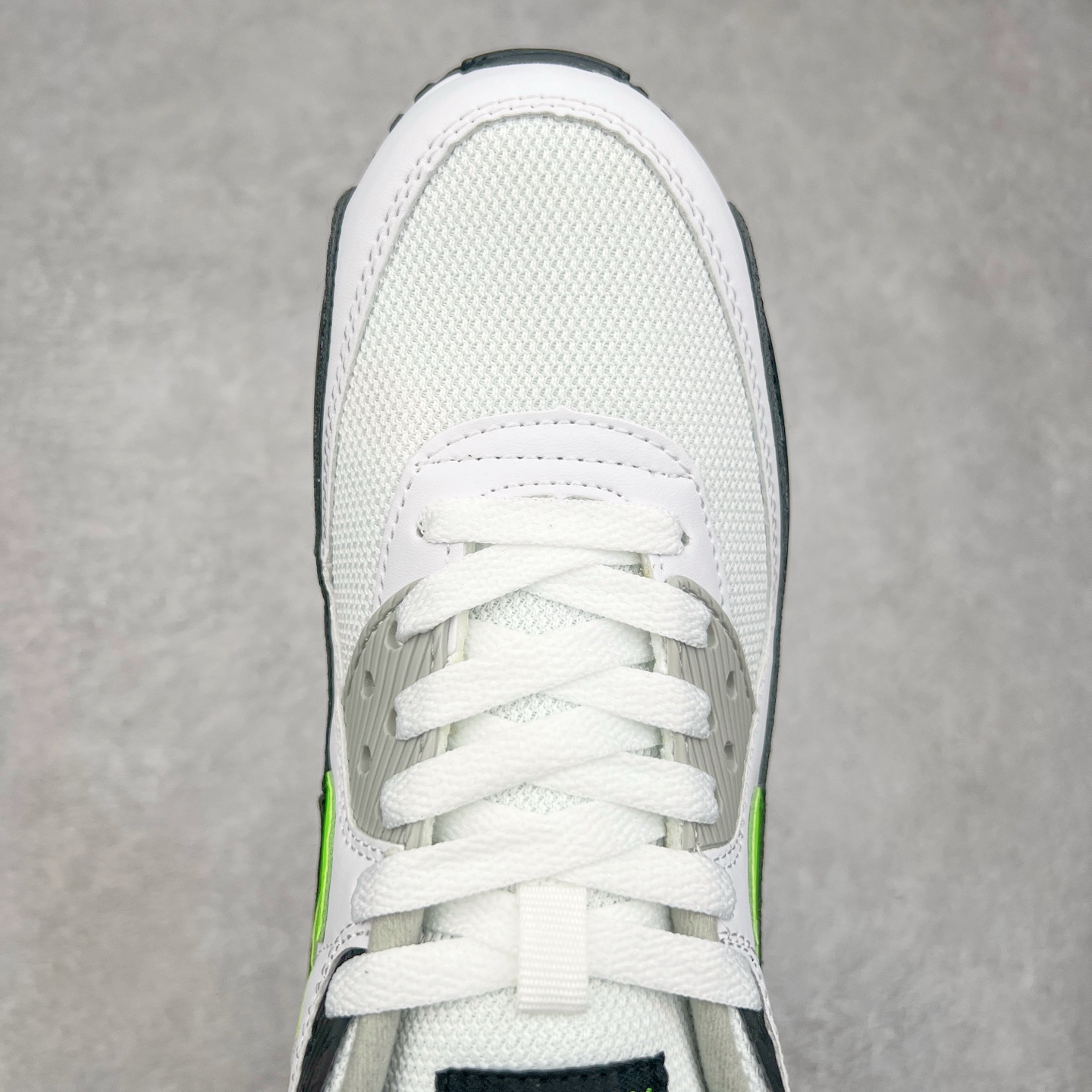 图片[4]-＃MX版 NK Air MAX 90 气垫复古减震跑步鞋 CZ1846-100 经典重温 独家陆续补货 外单专供大厂出品 品质稳定 一百余色 终端操作 Air Max 90于1990年推出 来自Air Max系列 在Air Max 1的基础上改进而得 增加了气垫面积 外型上也更为流线 最特別的就是加入了菱纹塑胶嵌板 为Air Max 90增添了许多潮流气息 皮革鞋面 造就出色耐穿性和支撑力 Max Air缓震配置搭配泡棉中底 令Air Max 90轻盈而舒适 华夫格橡胶外底 铸就Air Max 90非凡的抓地力 而Air Max 90不仅是一双跑鞋 它成功跨越了时间的演进 成为了球鞋文化与潮流圈中最熟为人知的鞋款之一 尺码：36 36.5 37.5 38 38.5 39 40 40.5 41 42 42.5 43 44 44.5 45-选品中心