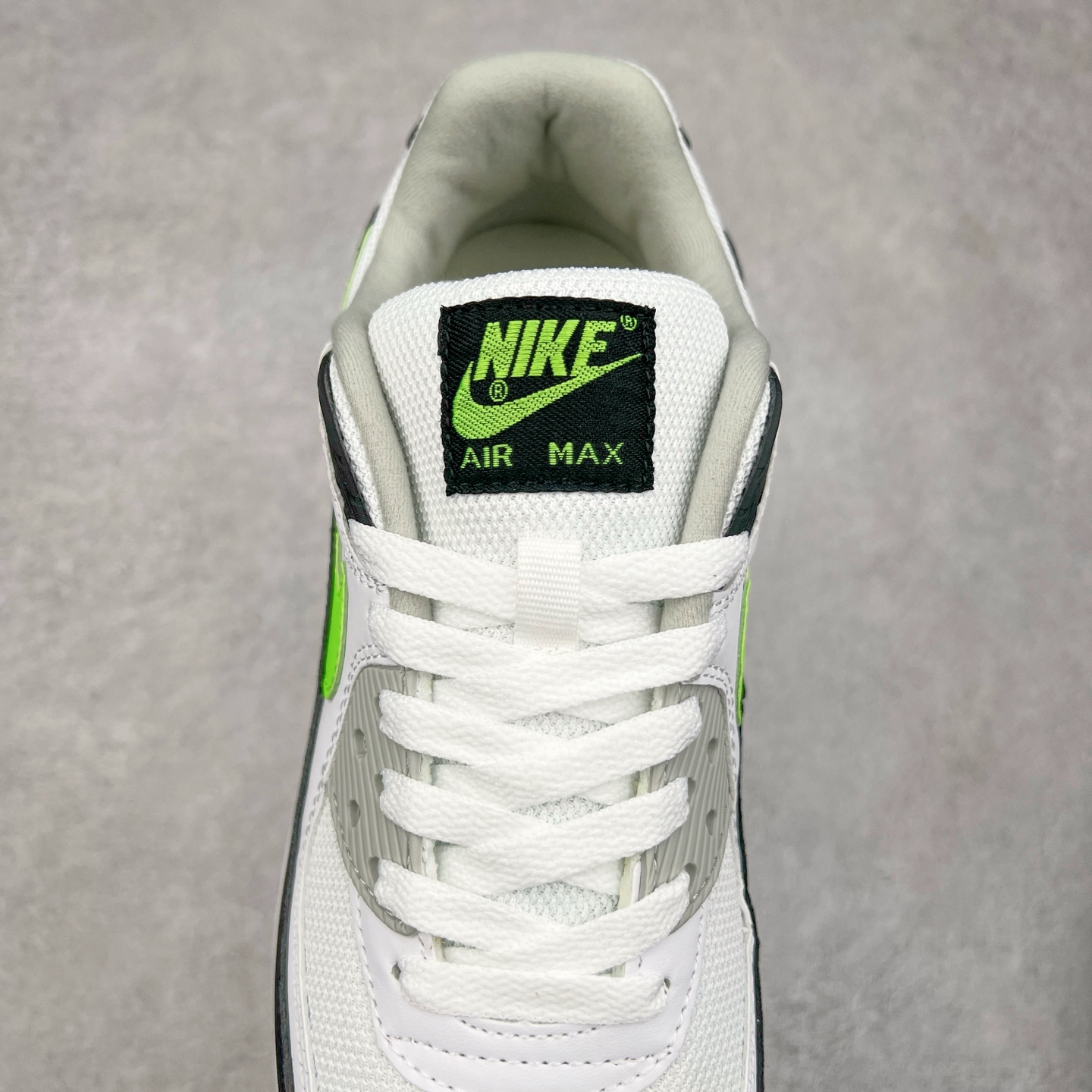 图片[5]-＃MX版 NK Air MAX 90 气垫复古减震跑步鞋 CZ1846-100 经典重温 独家陆续补货 外单专供大厂出品 品质稳定 一百余色 终端操作 Air Max 90于1990年推出 来自Air Max系列 在Air Max 1的基础上改进而得 增加了气垫面积 外型上也更为流线 最特別的就是加入了菱纹塑胶嵌板 为Air Max 90增添了许多潮流气息 皮革鞋面 造就出色耐穿性和支撑力 Max Air缓震配置搭配泡棉中底 令Air Max 90轻盈而舒适 华夫格橡胶外底 铸就Air Max 90非凡的抓地力 而Air Max 90不仅是一双跑鞋 它成功跨越了时间的演进 成为了球鞋文化与潮流圈中最熟为人知的鞋款之一 尺码：36 36.5 37.5 38 38.5 39 40 40.5 41 42 42.5 43 44 44.5 45-选品中心