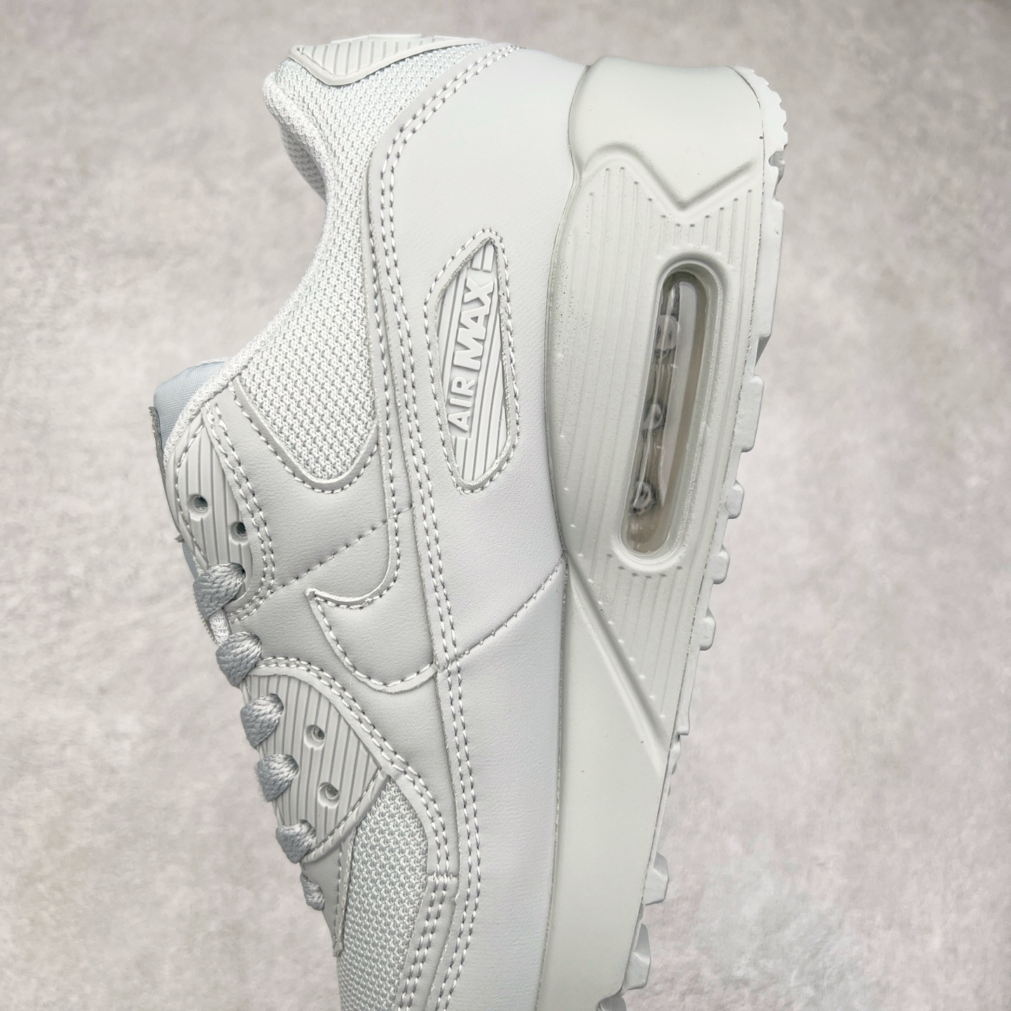 图片[7]-＃MX版 NK Air MAX 90 气垫复古减震跑步鞋 CN8490-001 经典重温 独家陆续补货 外单专供大厂出品 品质稳定 一百余色 终端操作 Air Max 90于1990年推出 来自Air Max系列 在Air Max 1的基础上改进而得 增加了气垫面积 外型上也更为流线 最特別的就是加入了菱纹塑胶嵌板 为Air Max 90增添了许多潮流气息 皮革鞋面 造就出色耐穿性和支撑力 Max Air缓震配置搭配泡棉中底 令Air Max 90轻盈而舒适 华夫格橡胶外底 铸就Air Max 90非凡的抓地力 而Air Max 90不仅是一双跑鞋 它成功跨越了时间的演进 成为了球鞋文化与潮流圈中最熟为人知的鞋款之一 尺码：36 36.5 37.5 38 38.5 39 40 40.5 41 42 42.5 43 44 44.5 45-选品中心