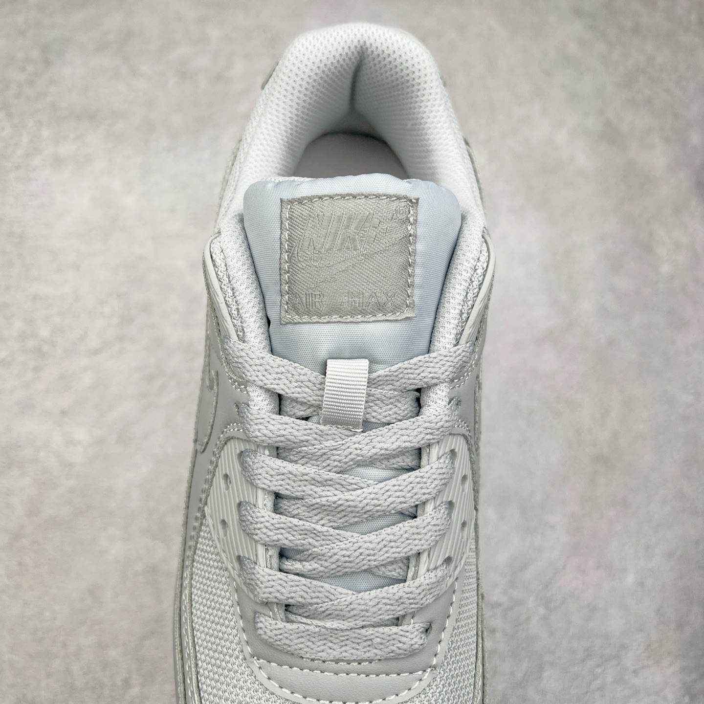 图片[5]-＃MX版 NK Air MAX 90 气垫复古减震跑步鞋 CN8490-001 经典重温 独家陆续补货 外单专供大厂出品 品质稳定 一百余色 终端操作 Air Max 90于1990年推出 来自Air Max系列 在Air Max 1的基础上改进而得 增加了气垫面积 外型上也更为流线 最特別的就是加入了菱纹塑胶嵌板 为Air Max 90增添了许多潮流气息 皮革鞋面 造就出色耐穿性和支撑力 Max Air缓震配置搭配泡棉中底 令Air Max 90轻盈而舒适 华夫格橡胶外底 铸就Air Max 90非凡的抓地力 而Air Max 90不仅是一双跑鞋 它成功跨越了时间的演进 成为了球鞋文化与潮流圈中最熟为人知的鞋款之一 尺码：36 36.5 37.5 38 38.5 39 40 40.5 41 42 42.5 43 44 44.5 45-选品中心