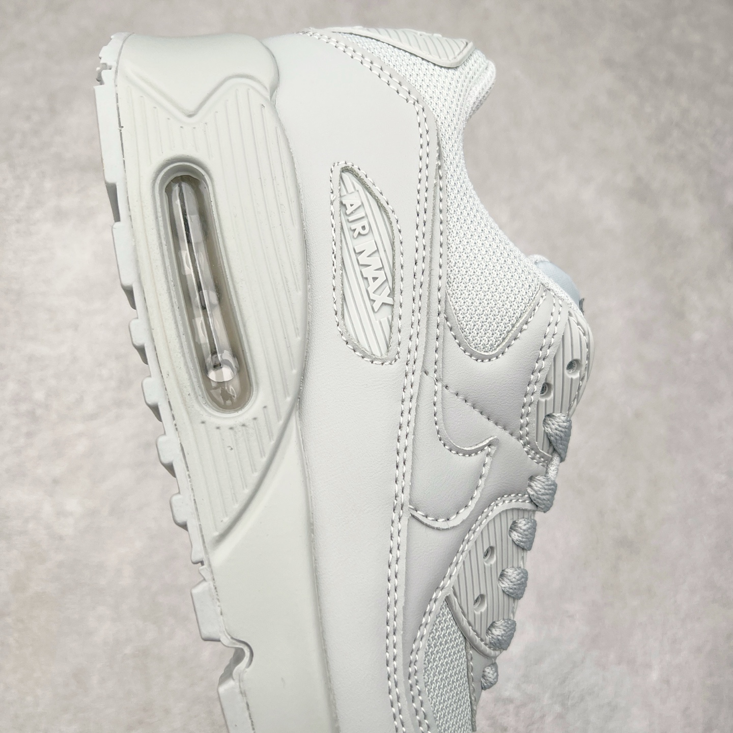 图片[6]-＃MX版 NK Air MAX 90 气垫复古减震跑步鞋 CN8490-001 经典重温 独家陆续补货 外单专供大厂出品 品质稳定 一百余色 终端操作 Air Max 90于1990年推出 来自Air Max系列 在Air Max 1的基础上改进而得 增加了气垫面积 外型上也更为流线 最特別的就是加入了菱纹塑胶嵌板 为Air Max 90增添了许多潮流气息 皮革鞋面 造就出色耐穿性和支撑力 Max Air缓震配置搭配泡棉中底 令Air Max 90轻盈而舒适 华夫格橡胶外底 铸就Air Max 90非凡的抓地力 而Air Max 90不仅是一双跑鞋 它成功跨越了时间的演进 成为了球鞋文化与潮流圈中最熟为人知的鞋款之一 尺码：36 36.5 37.5 38 38.5 39 40 40.5 41 42 42.5 43 44 44.5 45-选品中心