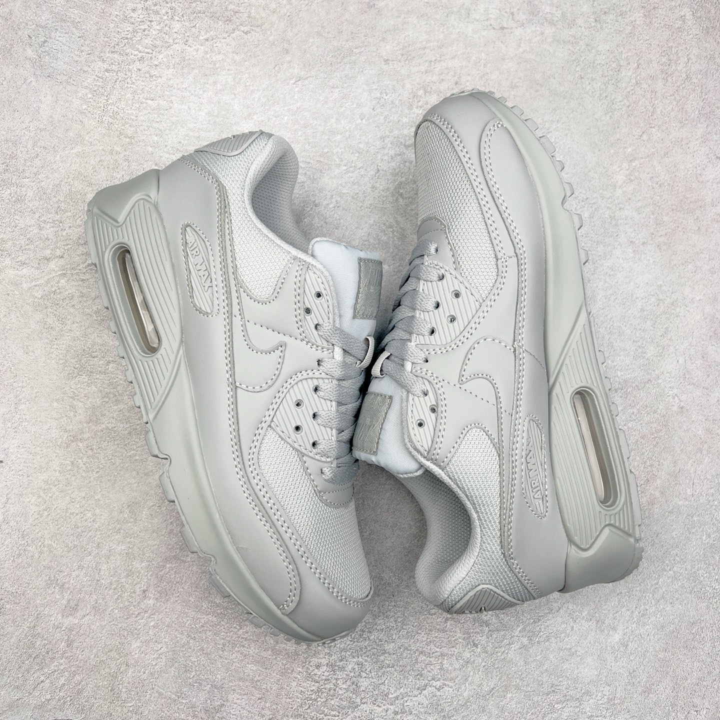 图片[3]-＃MX版 NK Air MAX 90 气垫复古减震跑步鞋 CN8490-001 经典重温 独家陆续补货 外单专供大厂出品 品质稳定 一百余色 终端操作 Air Max 90于1990年推出 来自Air Max系列 在Air Max 1的基础上改进而得 增加了气垫面积 外型上也更为流线 最特別的就是加入了菱纹塑胶嵌板 为Air Max 90增添了许多潮流气息 皮革鞋面 造就出色耐穿性和支撑力 Max Air缓震配置搭配泡棉中底 令Air Max 90轻盈而舒适 华夫格橡胶外底 铸就Air Max 90非凡的抓地力 而Air Max 90不仅是一双跑鞋 它成功跨越了时间的演进 成为了球鞋文化与潮流圈中最熟为人知的鞋款之一 尺码：36 36.5 37.5 38 38.5 39 40 40.5 41 42 42.5 43 44 44.5 45-选品中心