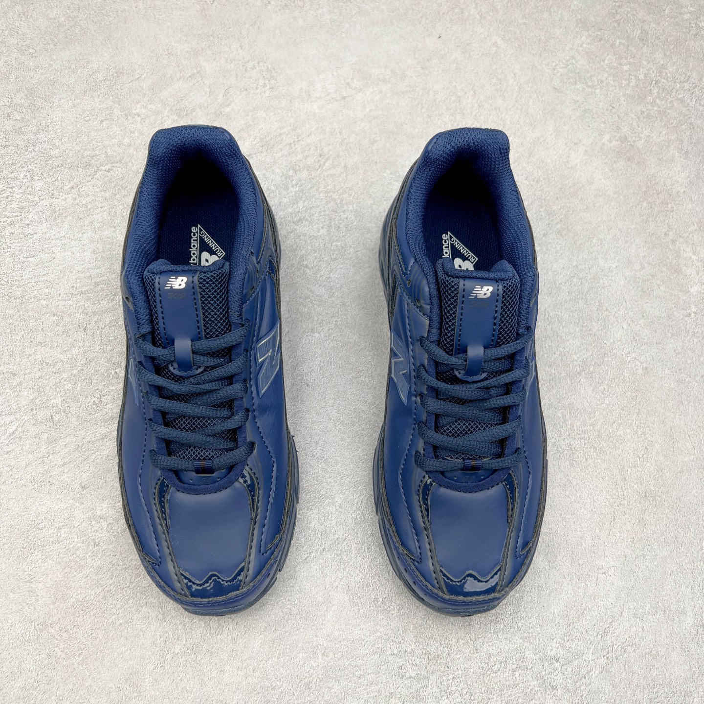 图片[2]-New Balance 推出了全新鞋款。这次复刻的 U509 是基于他们经典档案中的 NB509 跑鞋，赋予其全新的现代设计。虽然保留了原有的轮廓，但也根据当下潮流做了升级调整。相比之前的 509，新款 U509 的轮廓变得更加利落，侧面的皮革细节也增强了运动感。此外，鞋面采用了更大孔的网眼材质，让整体设计看起来更加潮流、时尚。实拍调校N版已经零色差零失真 百分百还原实物色彩所见即所得 不存在货不对板色差等低级问题 选购参考实物拍摄 不混卖不参货 只用心做好货严格选品 承诺混一赔十 尺码：36 36.5 37.5 38 38.5 39 40 40.5 41 42 42.5 43 44 44.5 45-选品中心