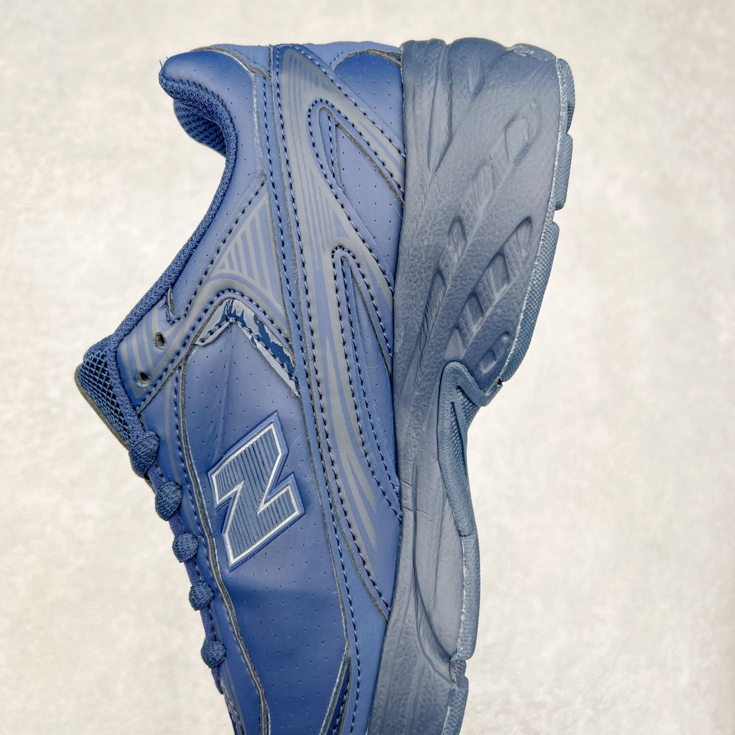 图片[7]-New Balance 推出了全新鞋款。这次复刻的 U509 是基于他们经典档案中的 NB509 跑鞋，赋予其全新的现代设计。虽然保留了原有的轮廓，但也根据当下潮流做了升级调整。相比之前的 509，新款 U509 的轮廓变得更加利落，侧面的皮革细节也增强了运动感。此外，鞋面采用了更大孔的网眼材质，让整体设计看起来更加潮流、时尚。实拍调校N版已经零色差零失真 百分百还原实物色彩所见即所得 不存在货不对板色差等低级问题 选购参考实物拍摄 不混卖不参货 只用心做好货严格选品 承诺混一赔十 尺码：36 36.5 37.5 38 38.5 39 40 40.5 41 42 42.5 43 44 44.5 45-选品中心