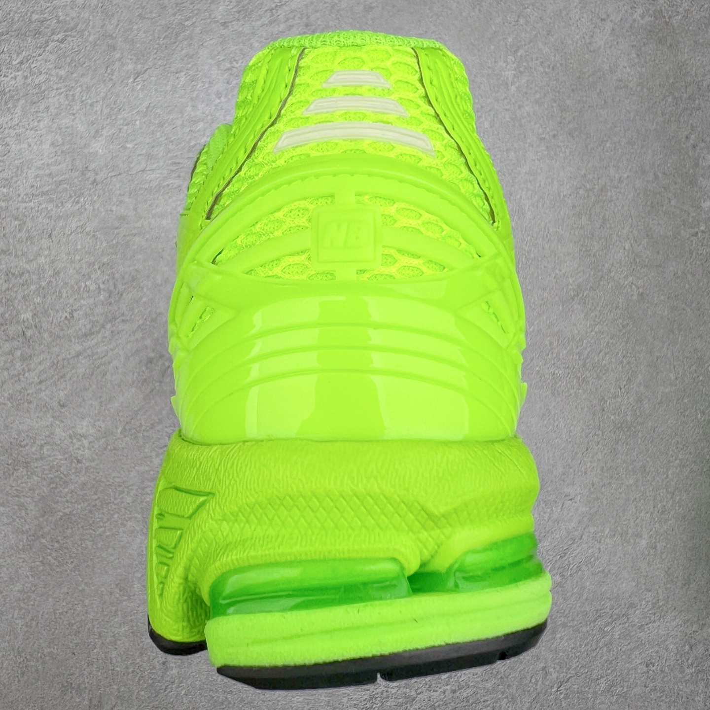 图片[8]-New Balance M1906R NB新百伦系列复古老爹风休闲运动慢跑鞋 日韩出口特供订单 全网最全配色 配套商长期套现长期补货 全新货品 正常出厂触屏不到的单价 超级跑量款 全套原楦原纸板原厂数据开发 进口三明治网面 原装进口翻毛皮料正确绒感卡色 正确中底拉帮中底网布细节 采用轻质牛剖革拼接透气网眼衬垫织物鞋面材质 T-Beam大底提供足步弓支撑 保持步态稳定 后跟搭载外露缓震胶 鞋身整体以各种深浅不一的灰色覆盖 鞋头以淡蓝色调装饰 网眼衬垫通过不规律的色块实现做旧的美感 泛黄的鞋底更是进一步增添了复古气息 尺码：36 37 37.5 38 38.5 39.5 40 40.5 41.5 42 42.5 43 44 45-选品中心