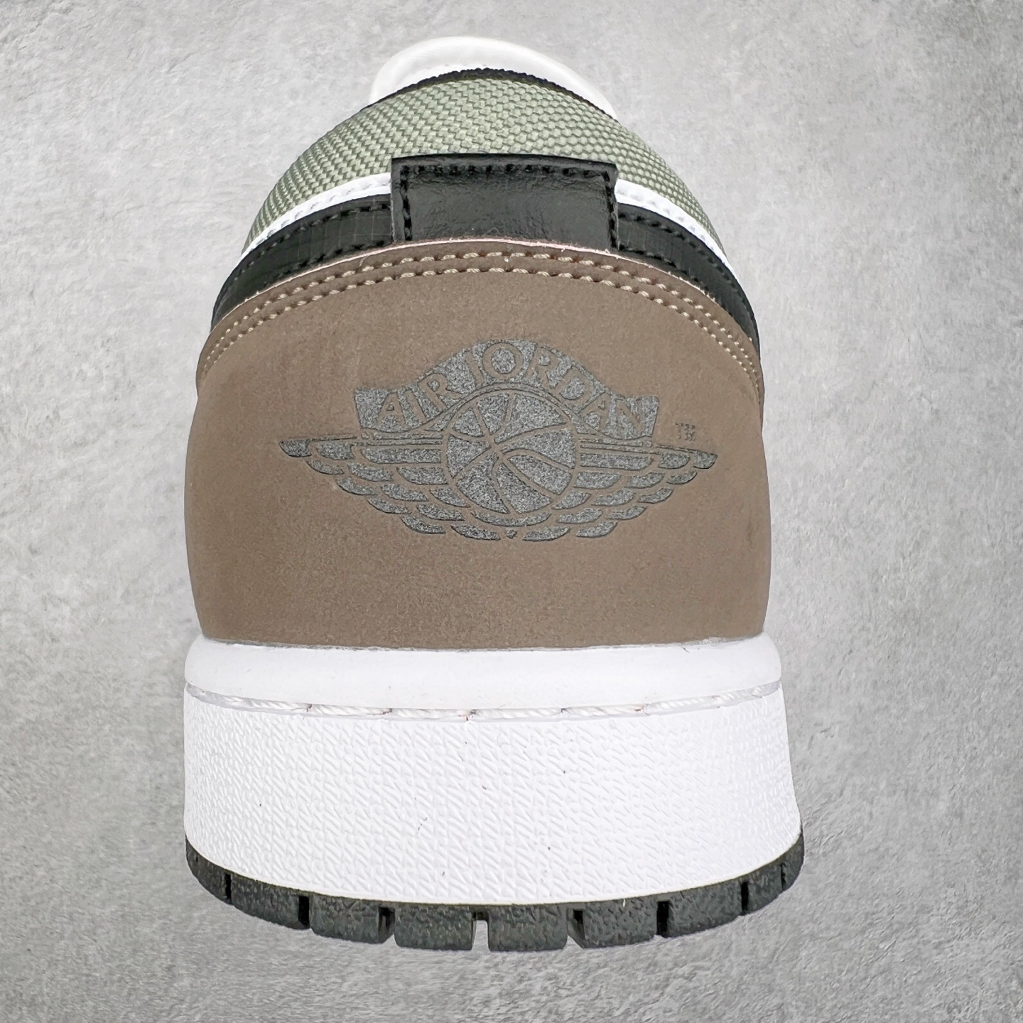 图片[8]-＃K版 Air Jordan AJ1 Low 低帮 蓝白棕 HV5973-101 全新流水线出品 DT版本唯一平替选择 市场第二梯队最强版 全部原鞋开发 原楦原纸板开发 全鞋电脑针车 原厂内置全掌气垫 原盒内在原标 唯一Zp原版鞋带绑法 免检产品 全新2022版型 全头层皮料 完美零毛边处理 原厂配置全掌气垫 价格定位良心 几十个配色陆续出货 实拍调校N版已经零色差零失真 百分百还原实物色彩所见即所得 不存在货不对板色差等低级问题 选购参考实物拍摄 不混卖不参货 只用心做好货严格选品 承诺混一赔十 尺码：36 36.5 37.5 38 38.5 39 40 40.5 41 42 42.5 43 44 44.5 45-选品中心