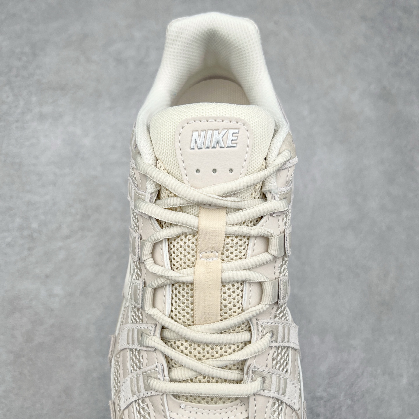 图片[5]-NK P-6000 系列低帮复古老爹风休闲运动舒适慢跑鞋 HF0015-100 购入原鞋原装纸板楦头开发 独家私模四层组合大底 市场唯一正确版本 良心定价 新配色陆续出货 进口三文治网面 融合 Pegasus 过往运动鞋设计 助力 21 世纪早期跑步运动跃升时尚新高度 采用透气网眼布、运动风格线条和耐穿覆面 兼具吸睛外观和舒适感受 中底泡绵以田径赛道为灵感 打造厚实设计 缔造出众缓震性能 尺码：36 36.5 37.5 38 38.5 39 40 40.5 41 42 42.5 43 44 44.5 45-选品中心