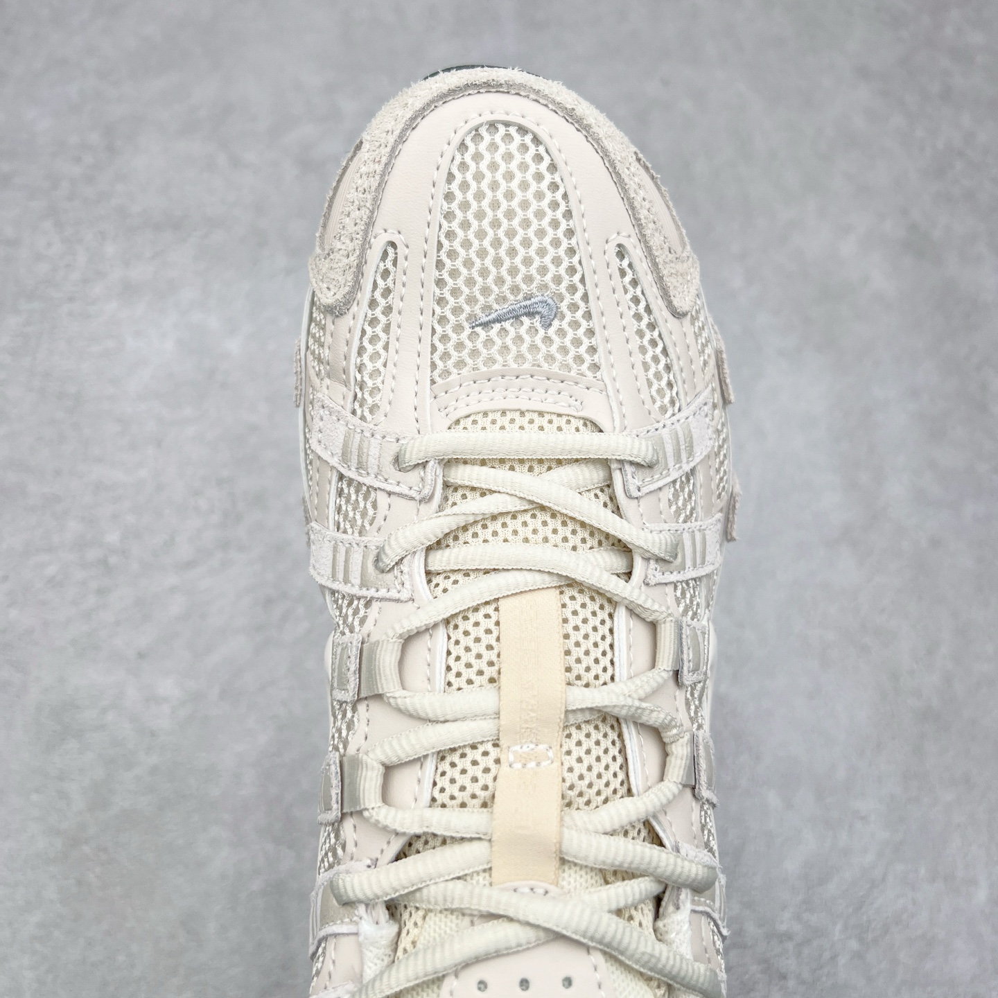 图片[4]-NK P-6000 系列低帮复古老爹风休闲运动舒适慢跑鞋 HF0015-100 购入原鞋原装纸板楦头开发 独家私模四层组合大底 市场唯一正确版本 良心定价 新配色陆续出货 进口三文治网面 融合 Pegasus 过往运动鞋设计 助力 21 世纪早期跑步运动跃升时尚新高度 采用透气网眼布、运动风格线条和耐穿覆面 兼具吸睛外观和舒适感受 中底泡绵以田径赛道为灵感 打造厚实设计 缔造出众缓震性能 尺码：36 36.5 37.5 38 38.5 39 40 40.5 41 42 42.5 43 44 44.5 45-选品中心