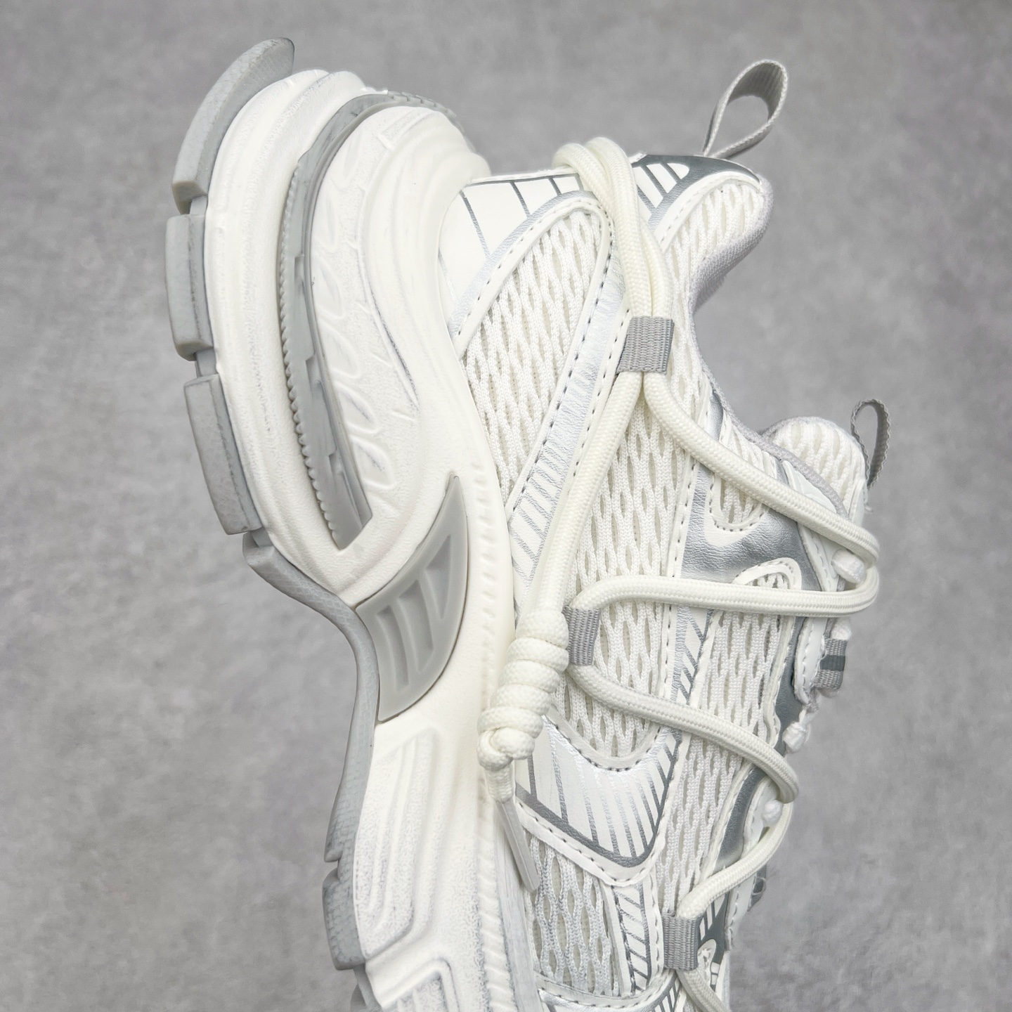 图片[6]-GG-CC Chunky Low白鹿同款独星球 2024新款GGCC低帮复古厚底增高老爹鞋 时髦look轻松定格 不费力展现率性氛围 原版正确大底 高档银盒 酷帅机能风不规则设计大底 8CM 增高厚底 大长腿既视感轻松拿捏 货号：G24X9833 尺码：35 36 37 38 39 40-选品中心