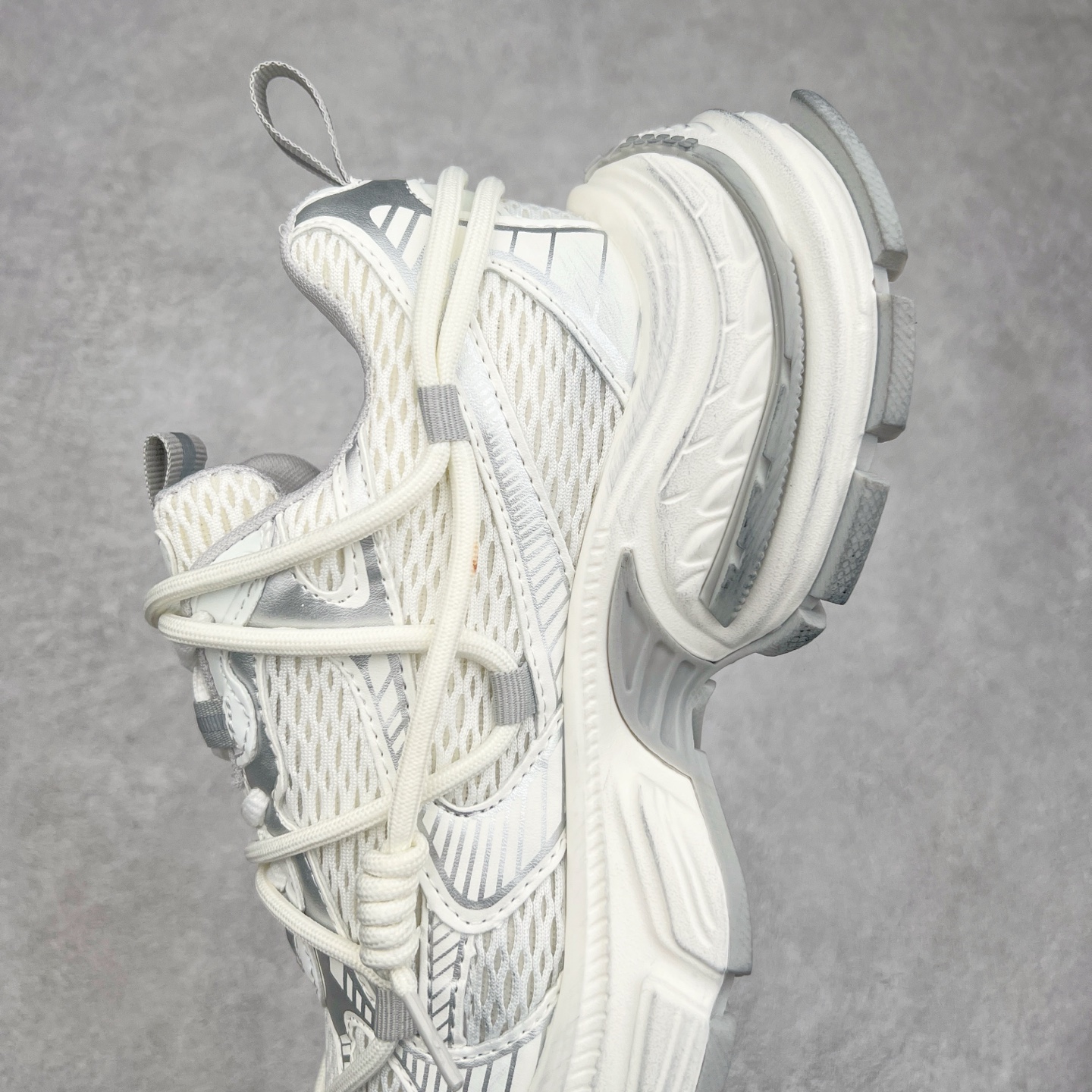 图片[7]-GG-CC Chunky Low白鹿同款独星球 2024新款GGCC低帮复古厚底增高老爹鞋 时髦look轻松定格 不费力展现率性氛围 原版正确大底 高档银盒 酷帅机能风不规则设计大底 8CM 增高厚底 大长腿既视感轻松拿捏 货号：G24X9833 尺码：35 36 37 38 39 40-选品中心