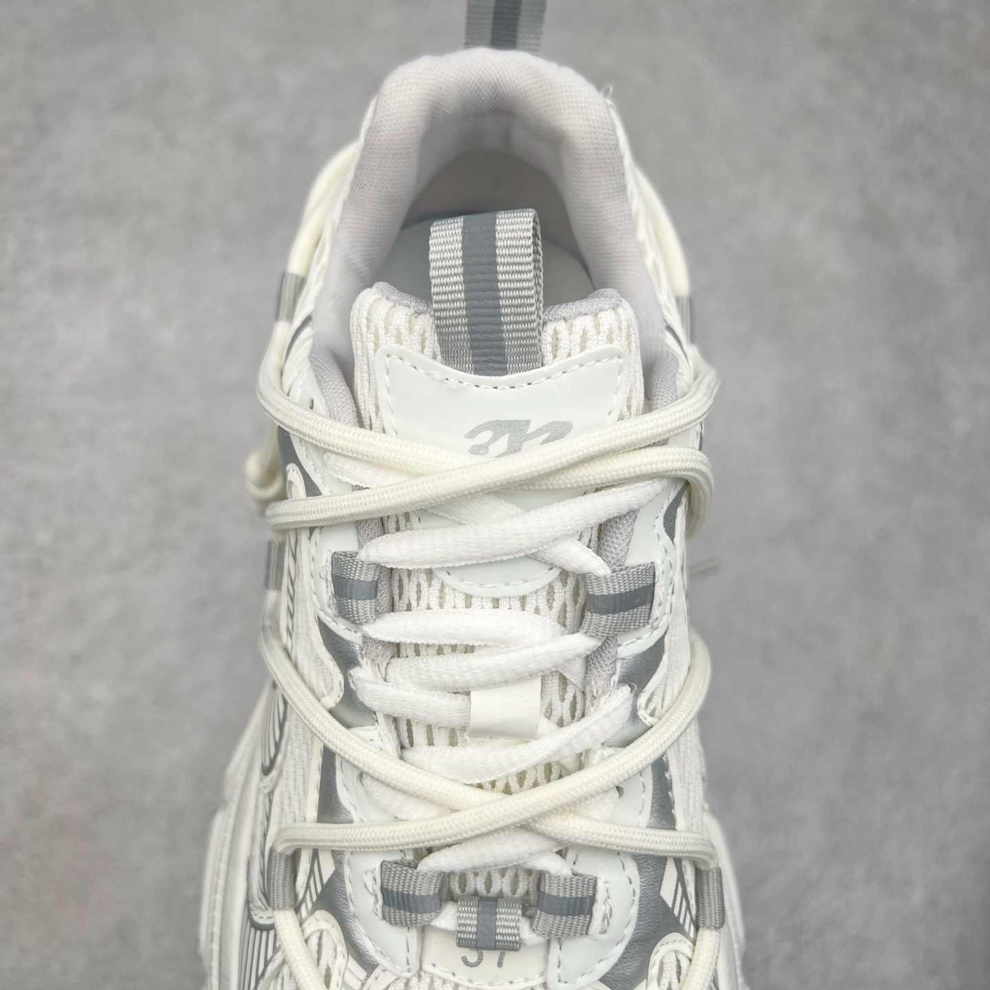 图片[5]-GG-CC Chunky Low白鹿同款独星球 2024新款GGCC低帮复古厚底增高老爹鞋 时髦look轻松定格 不费力展现率性氛围 原版正确大底 高档银盒 酷帅机能风不规则设计大底 8CM 增高厚底 大长腿既视感轻松拿捏 货号：G24X9833 尺码：35 36 37 38 39 40-选品中心