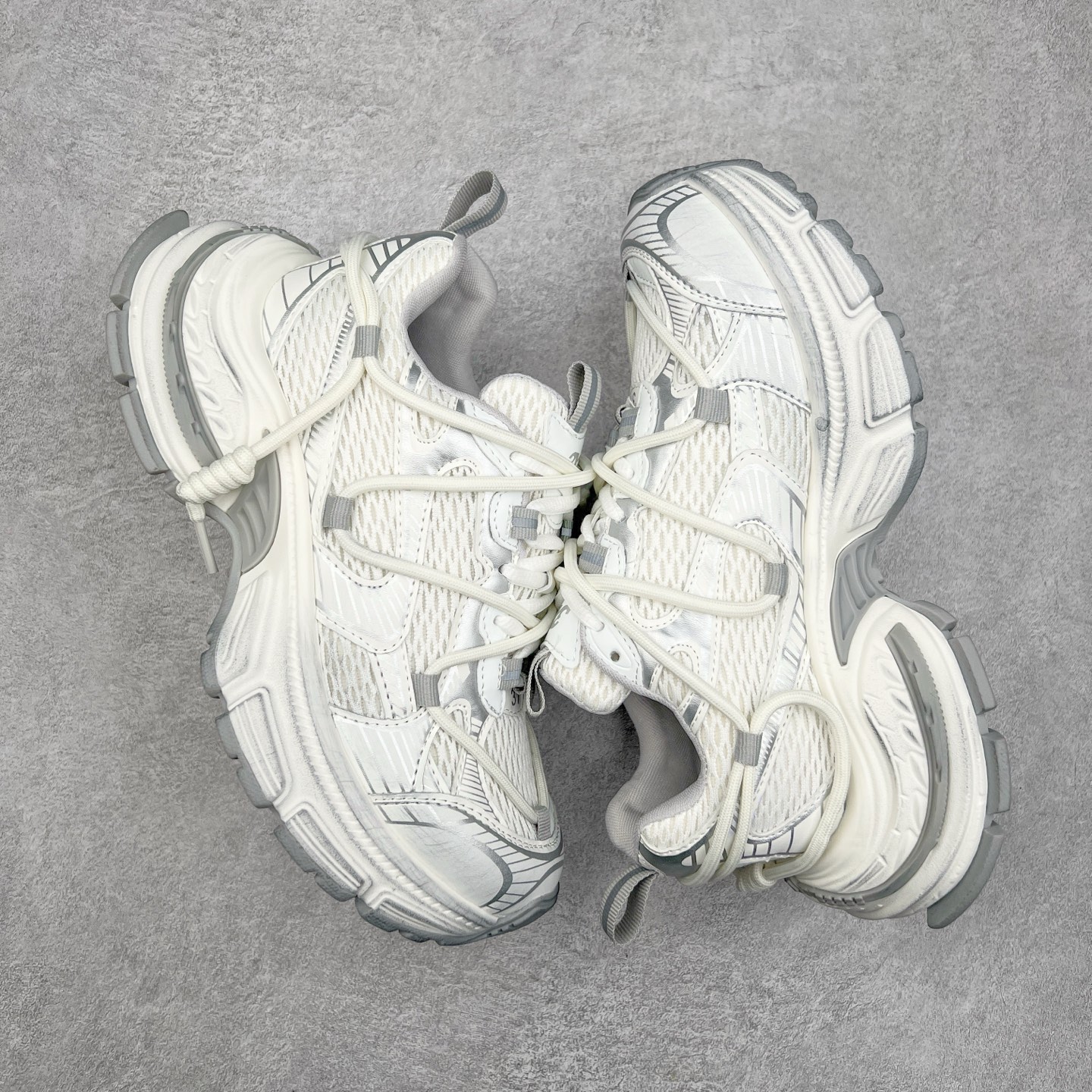 图片[3]-GG-CC Chunky Low白鹿同款独星球 2024新款GGCC低帮复古厚底增高老爹鞋 时髦look轻松定格 不费力展现率性氛围 原版正确大底 高档银盒 酷帅机能风不规则设计大底 8CM 增高厚底 大长腿既视感轻松拿捏 货号：G24X9833 尺码：35 36 37 38 39 40-选品中心