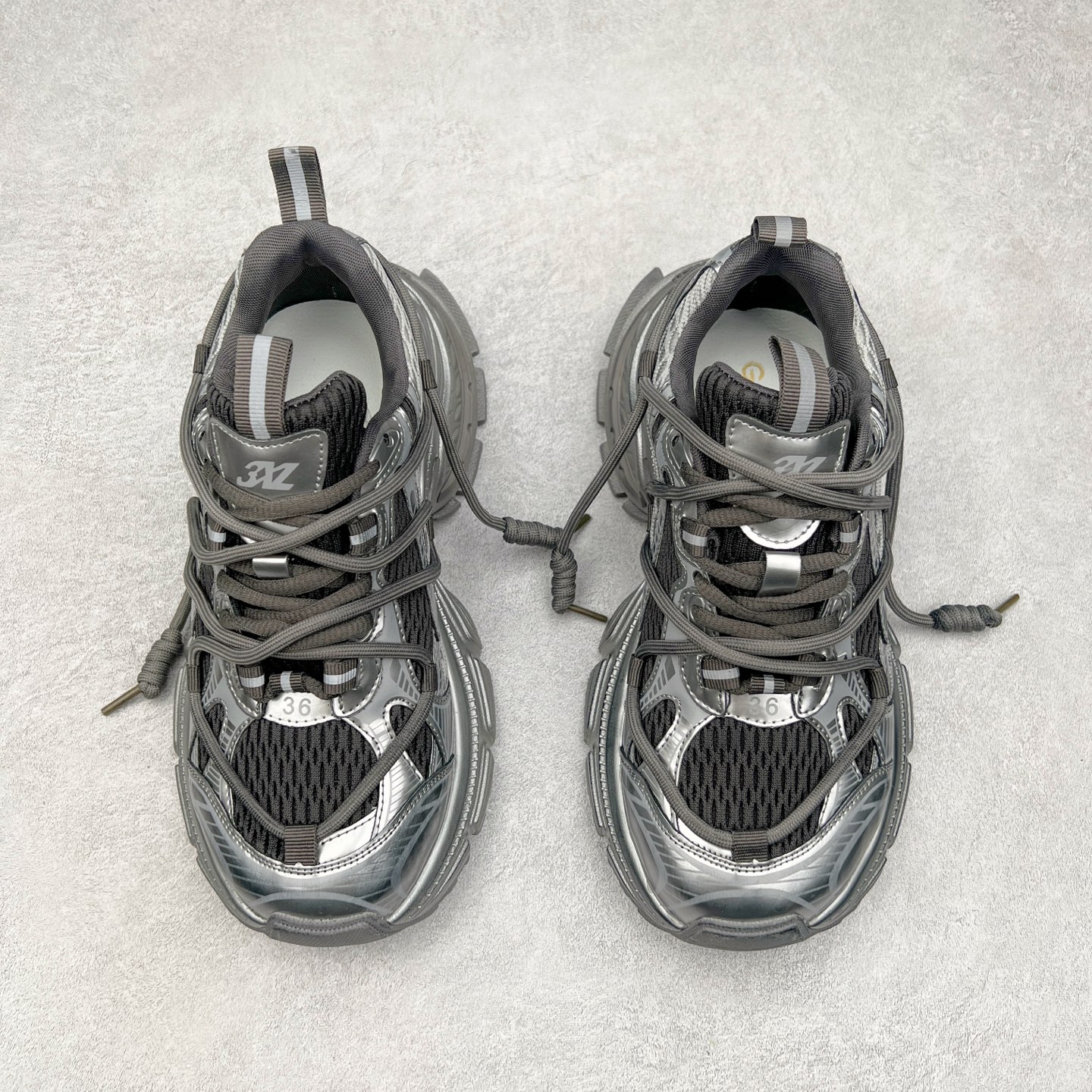 图片[2]-GG-CC Chunky Low白鹿同款独星球 2024新款GGCC低帮复古厚底增高老爹鞋 时髦look轻松定格 不费力展现率性氛围 原版正确大底 高档银盒 酷帅机能风不规则设计大底 8CM 增高厚底 大长腿既视感轻松拿捏 货号：G24X9833 尺码：35 36 37 38 39 40-选品中心