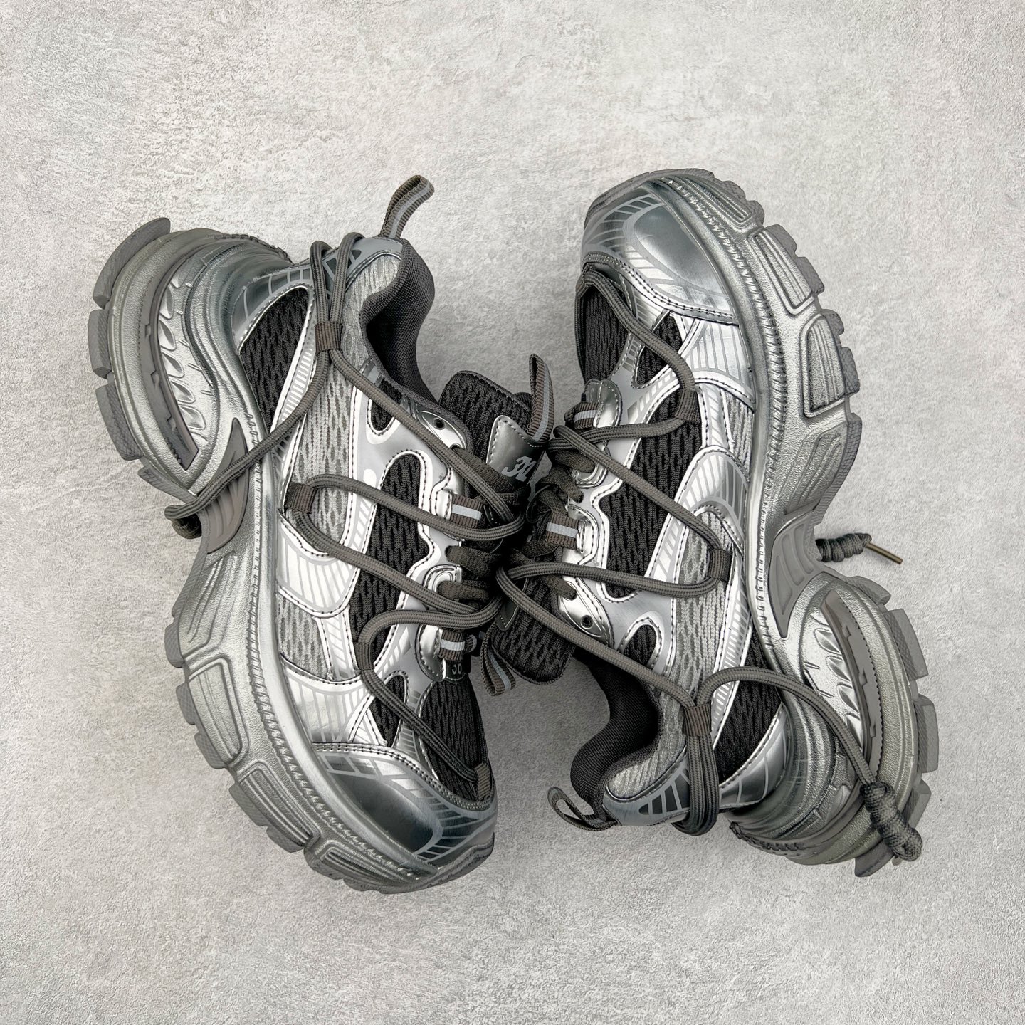 图片[3]-GG-CC Chunky Low白鹿同款独星球 2024新款GGCC低帮复古厚底增高老爹鞋 时髦look轻松定格 不费力展现率性氛围 原版正确大底 高档银盒 酷帅机能风不规则设计大底 8CM 增高厚底 大长腿既视感轻松拿捏 货号：G24X9833 尺码：35 36 37 38 39 40-选品中心