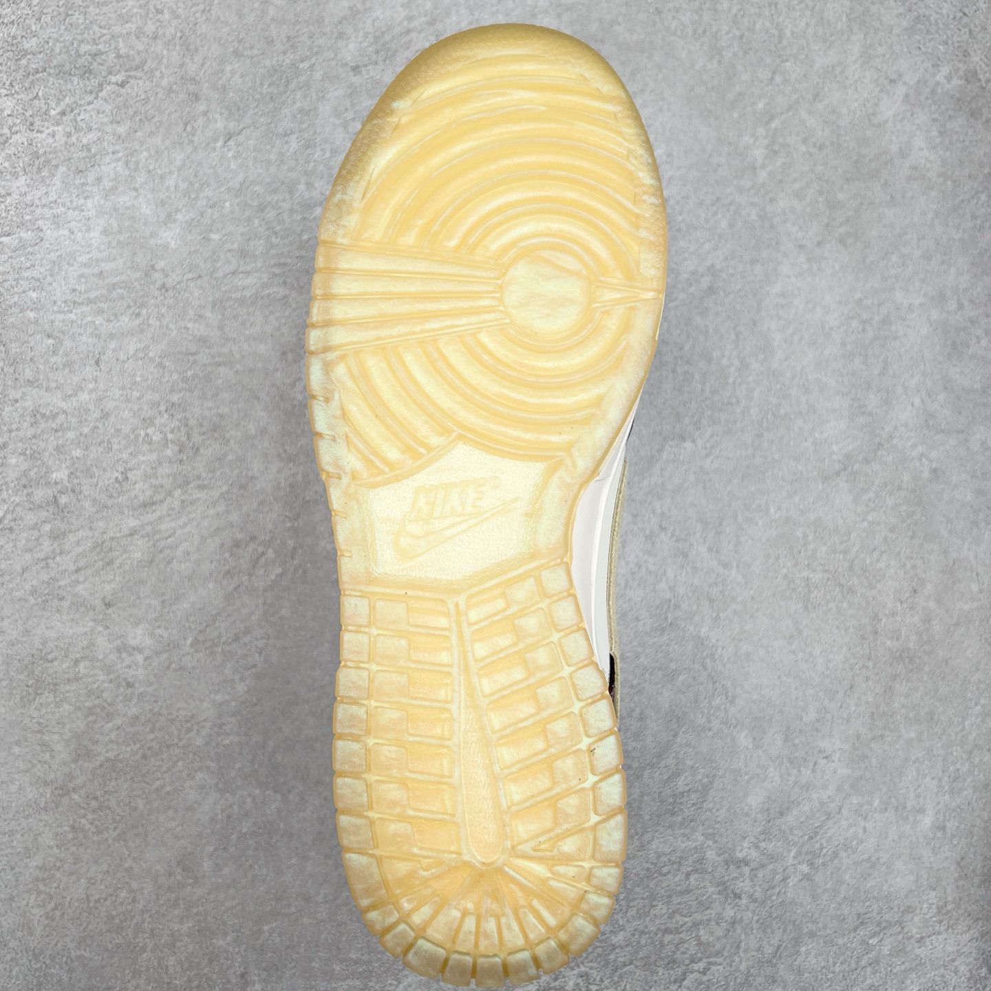 图片[9]-＃K1 NK Dunk Low 蛇年限定 白金酒红 HV5991-171 全新支线性价比拉满 迎合行情定价 正确头层皮料 细节均购入原鞋校对开发 全套原纸板楦头加持 细节品控鞋型稳定 独家私模官方最新原厂磨具打造大底 鞋头坡度极致还原 原盒原配 玻璃冲刀 超高清洁度 全鞋零毛边皮料切割 正确中底布背胶中底布拉帮走线 尺码：36 36.5 37.5 38 38.5 39 40 40.5 41 42 42.5 43 44 44.5 45 46-选品中心