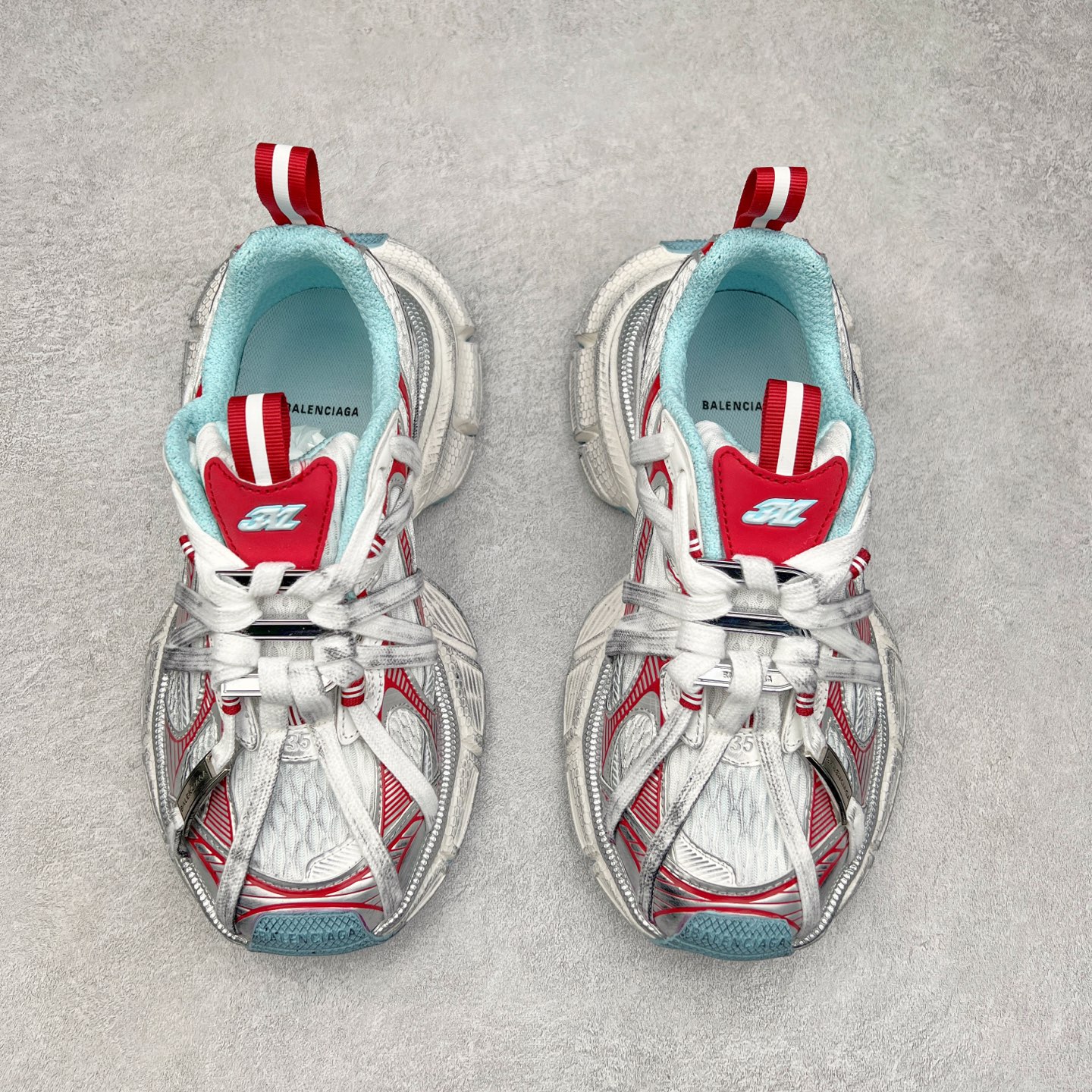 图片[2]-＃VG零售版 BALENCIAGA 3XL Sneakers 巴黎世家十代网布系带低帮走秀复古老爹鞋 全套原纸板楦头开发 最原汁原味的灵魂版型 全鞋荧光划线卡点 胶水把控整洁度追求极致完美 每一双都是工艺品 多重QC质检 超越公司货的品控标准 实实在在的免检产品 原盒原配 正确字体电绣 粗细、位置、大小正确 侧边TPU 透气孔匹配意产原版 正确分离大底 TPU软底 原版一致大底LOGO 立体感十足 原厂皮料水洗做旧 采购原厂网纱 不含皮革 网布材料和聚氨酯 磨损效果 鞋头边缘和后帮 Balenciaga 徽标 鞋面和后跟凸印尺码 鞋舌 3XL 橡胶品牌标识和反光细节 鞋帮拉袢和鞋舌拉祥 配反光细节 备用鞋带在鞋履前侧 可在穿着前取下 便于不同造型搭配 正常尺码 尺码：35 36 37 38 39 40 41 42 43 44 45 46-选品中心