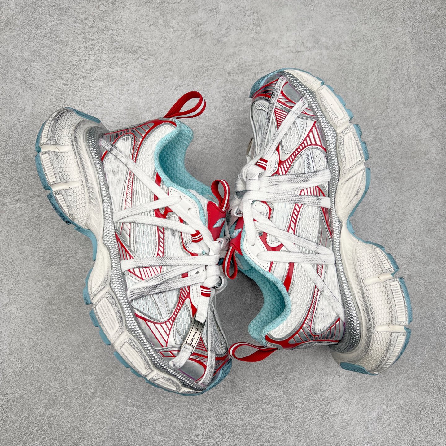 图片[3]-＃VG零售版 BALENCIAGA 3XL Sneakers 巴黎世家十代网布系带低帮走秀复古老爹鞋 全套原纸板楦头开发 最原汁原味的灵魂版型 全鞋荧光划线卡点 胶水把控整洁度追求极致完美 每一双都是工艺品 多重QC质检 超越公司货的品控标准 实实在在的免检产品 原盒原配 正确字体电绣 粗细、位置、大小正确 侧边TPU 透气孔匹配意产原版 正确分离大底 TPU软底 原版一致大底LOGO 立体感十足 原厂皮料水洗做旧 采购原厂网纱 不含皮革 网布材料和聚氨酯 磨损效果 鞋头边缘和后帮 Balenciaga 徽标 鞋面和后跟凸印尺码 鞋舌 3XL 橡胶品牌标识和反光细节 鞋帮拉袢和鞋舌拉祥 配反光细节 备用鞋带在鞋履前侧 可在穿着前取下 便于不同造型搭配 正常尺码 尺码：35 36 37 38 39 40 41 42 43 44 45 46-选品中心