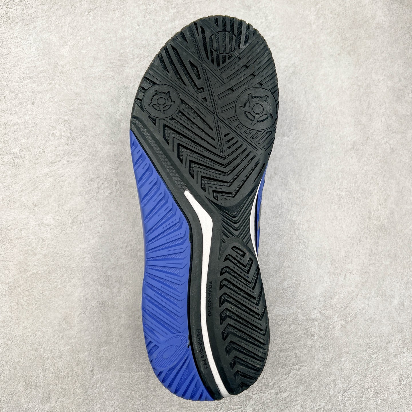 图片[9]-Asics Gel-Resolution 9 亚瑟士防滑耐磨透气 低帮网球鞋 Gel Resolution 9 是一款为快速进攻型球员设计的网球鞋，它有以下特点：鞋底没有刚性的鞋骨，让脚底感受到更多缓冲，舒适度极高。鞋内提供出色的支撑力和梦幻般的舒适感，让你在场上自信满满。鞋底采用 DynaWall 技术，增强了抓地力和反弹力，让你在移动中更灵活。尺码：36 36.5 37 38 38.5 39 40 40.5 41 42 42.5 43 44 45-选品中心