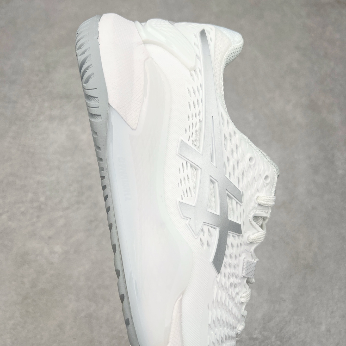 图片[6]-Asics Gel-Resolution 9 亚瑟士防滑耐磨透气 低帮网球鞋 Gel Resolution 9 是一款为快速进攻型球员设计的网球鞋，它有以下特点：鞋底没有刚性的鞋骨，让脚底感受到更多缓冲，舒适度极高。鞋内提供出色的支撑力和梦幻般的舒适感，让你在场上自信满满。鞋底采用 DynaWall 技术，增强了抓地力和反弹力，让你在移动中更灵活。尺码：36 36.5 37 38 38.5 39 40 40.5 41 42 42.5 43 44 45-选品中心
