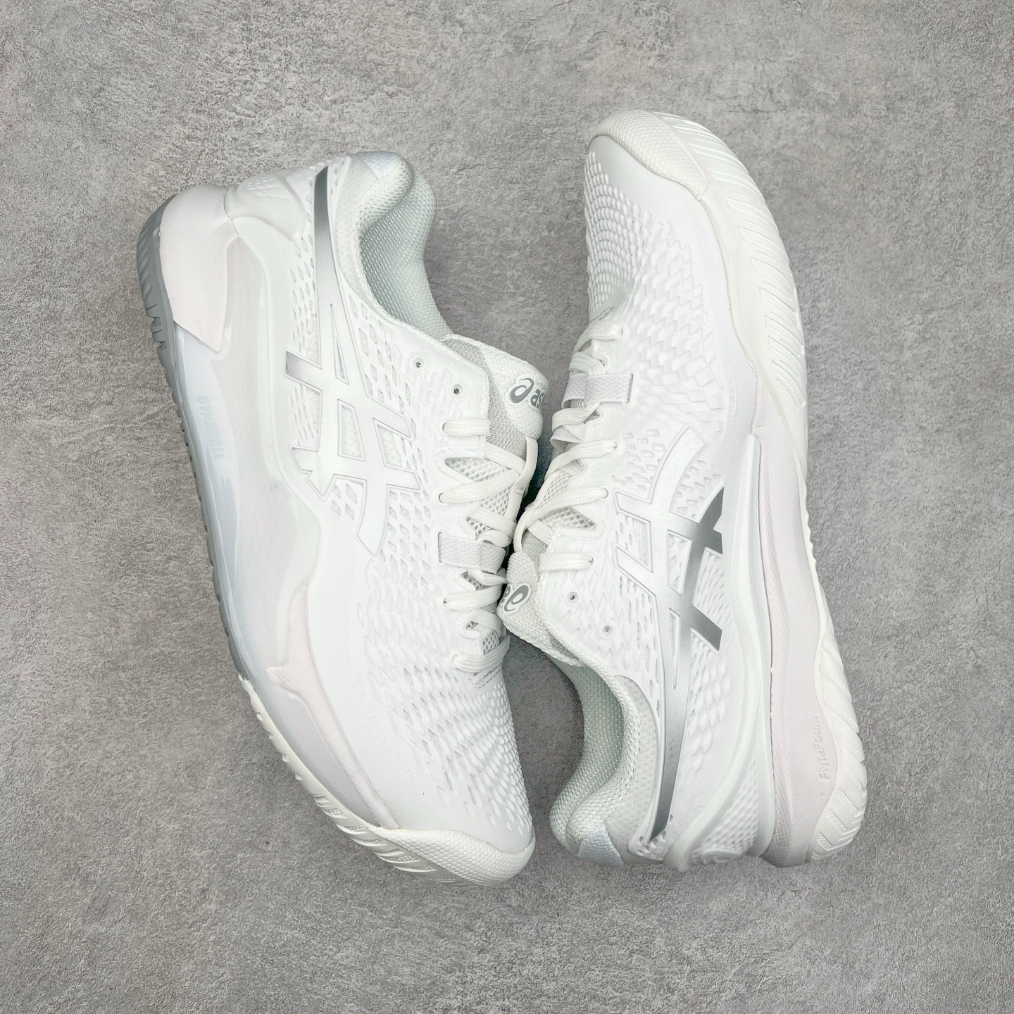 图片[3]-Asics Gel-Resolution 9 亚瑟士防滑耐磨透气 低帮网球鞋 Gel Resolution 9 是一款为快速进攻型球员设计的网球鞋，它有以下特点：鞋底没有刚性的鞋骨，让脚底感受到更多缓冲，舒适度极高。鞋内提供出色的支撑力和梦幻般的舒适感，让你在场上自信满满。鞋底采用 DynaWall 技术，增强了抓地力和反弹力，让你在移动中更灵活。尺码：36 36.5 37 38 38.5 39 40 40.5 41 42 42.5 43 44 45-选品中心