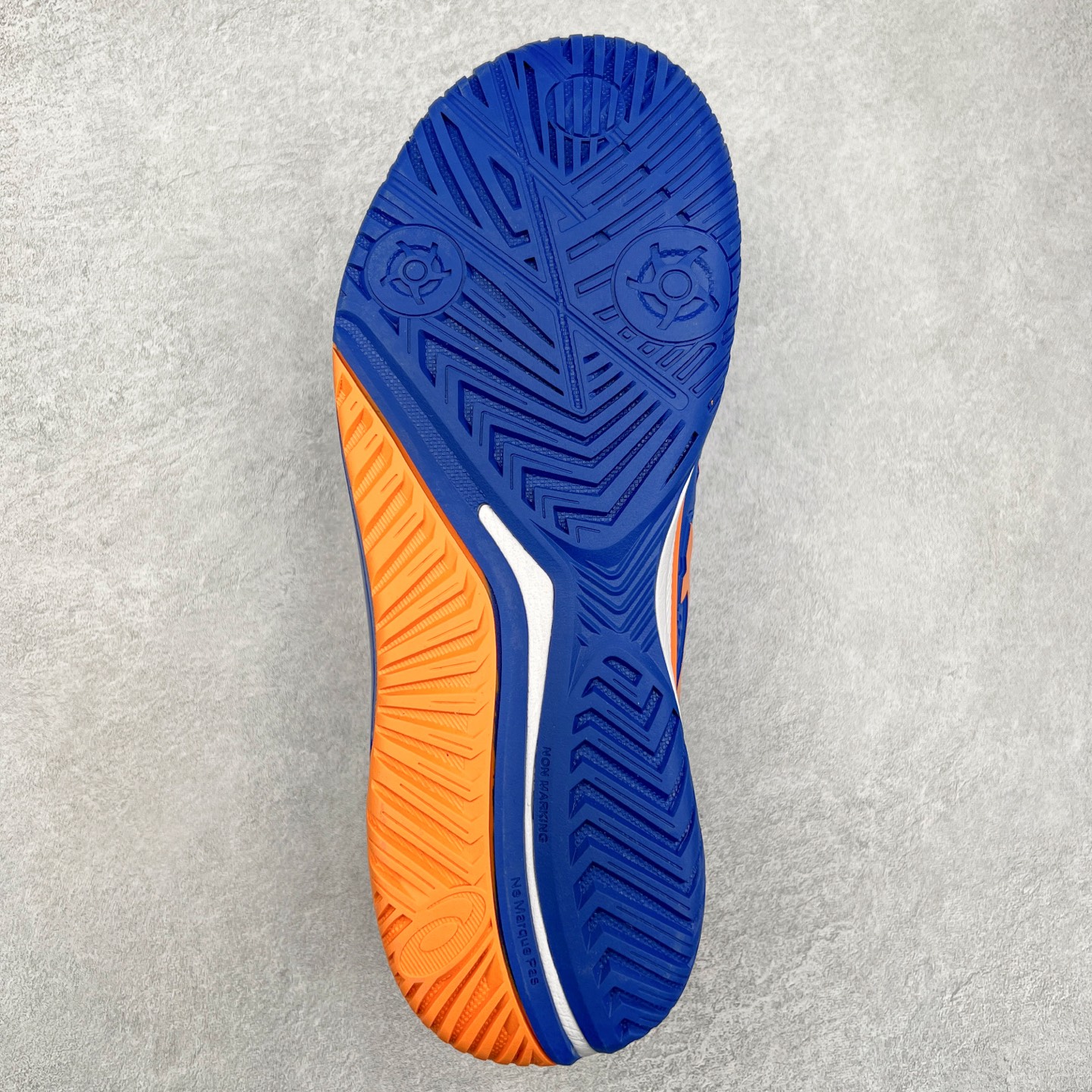 图片[9]-Asics Gel-Resolution 9 亚瑟士防滑耐磨透气 低帮网球鞋 Gel Resolution 9 是一款为快速进攻型球员设计的网球鞋，它有以下特点：鞋底没有刚性的鞋骨，让脚底感受到更多缓冲，舒适度极高。鞋内提供出色的支撑力和梦幻般的舒适感，让你在场上自信满满。鞋底采用 DynaWall 技术，增强了抓地力和反弹力，让你在移动中更灵活。尺码：36 36.5 37 38 38.5 39 40 40.5 41 42 42.5 43 44 45-选品中心