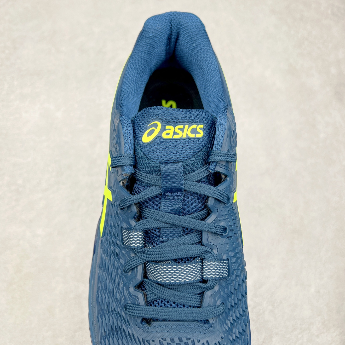 图片[5]-Asics Gel-Resolution 9 亚瑟士防滑耐磨透气 低帮网球鞋 Gel Resolution 9 是一款为快速进攻型球员设计的网球鞋，它有以下特点：鞋底没有刚性的鞋骨，让脚底感受到更多缓冲，舒适度极高。鞋内提供出色的支撑力和梦幻般的舒适感，让你在场上自信满满。鞋底采用 DynaWall 技术，增强了抓地力和反弹力，让你在移动中更灵活。尺码：36 36.5 37 38 38.5 39 40 40.5 41 42 42.5 43 44 45-选品中心