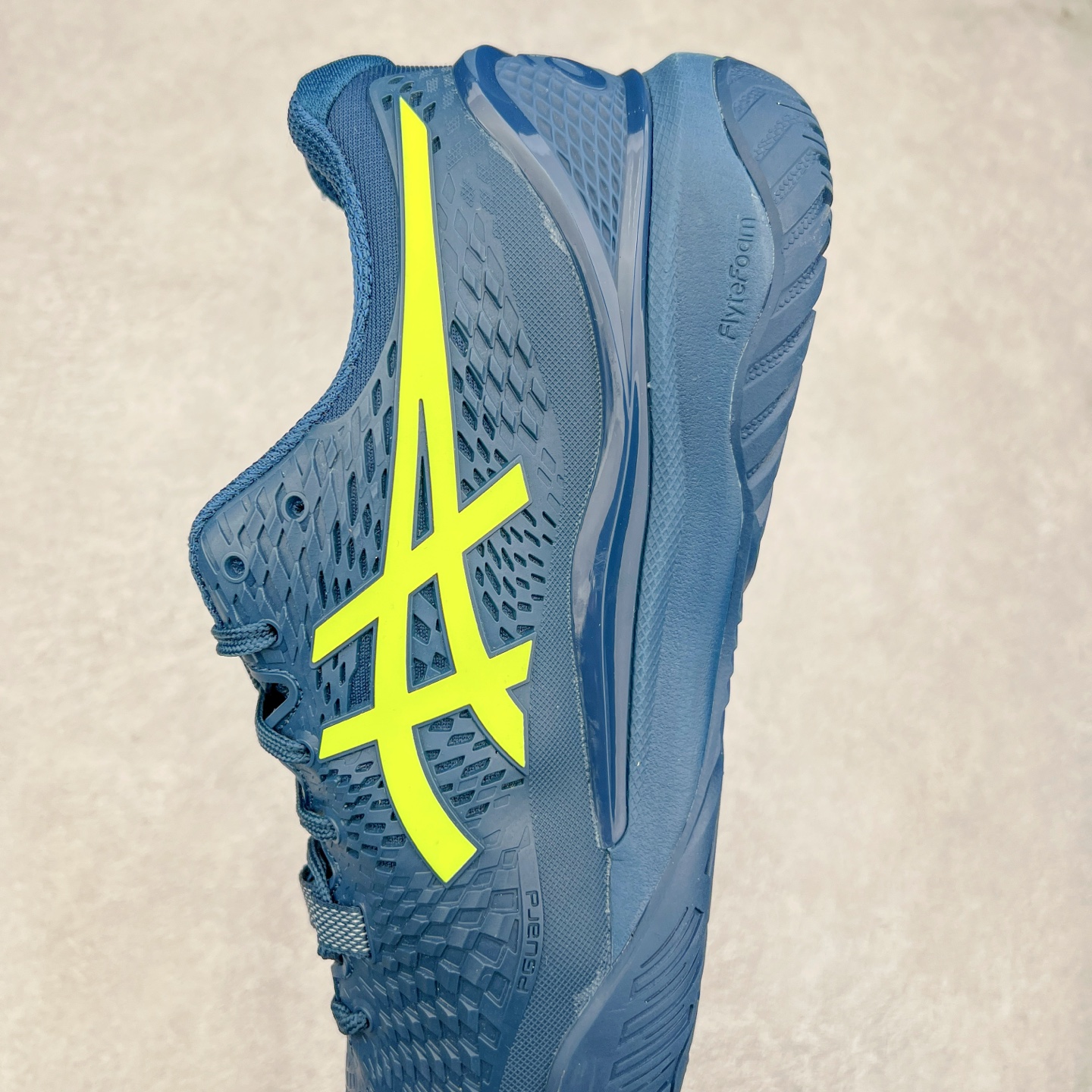 图片[7]-Asics Gel-Resolution 9 亚瑟士防滑耐磨透气 低帮网球鞋 Gel Resolution 9 是一款为快速进攻型球员设计的网球鞋，它有以下特点：鞋底没有刚性的鞋骨，让脚底感受到更多缓冲，舒适度极高。鞋内提供出色的支撑力和梦幻般的舒适感，让你在场上自信满满。鞋底采用 DynaWall 技术，增强了抓地力和反弹力，让你在移动中更灵活。尺码：36 36.5 37 38 38.5 39 40 40.5 41 42 42.5 43 44 45-选品中心