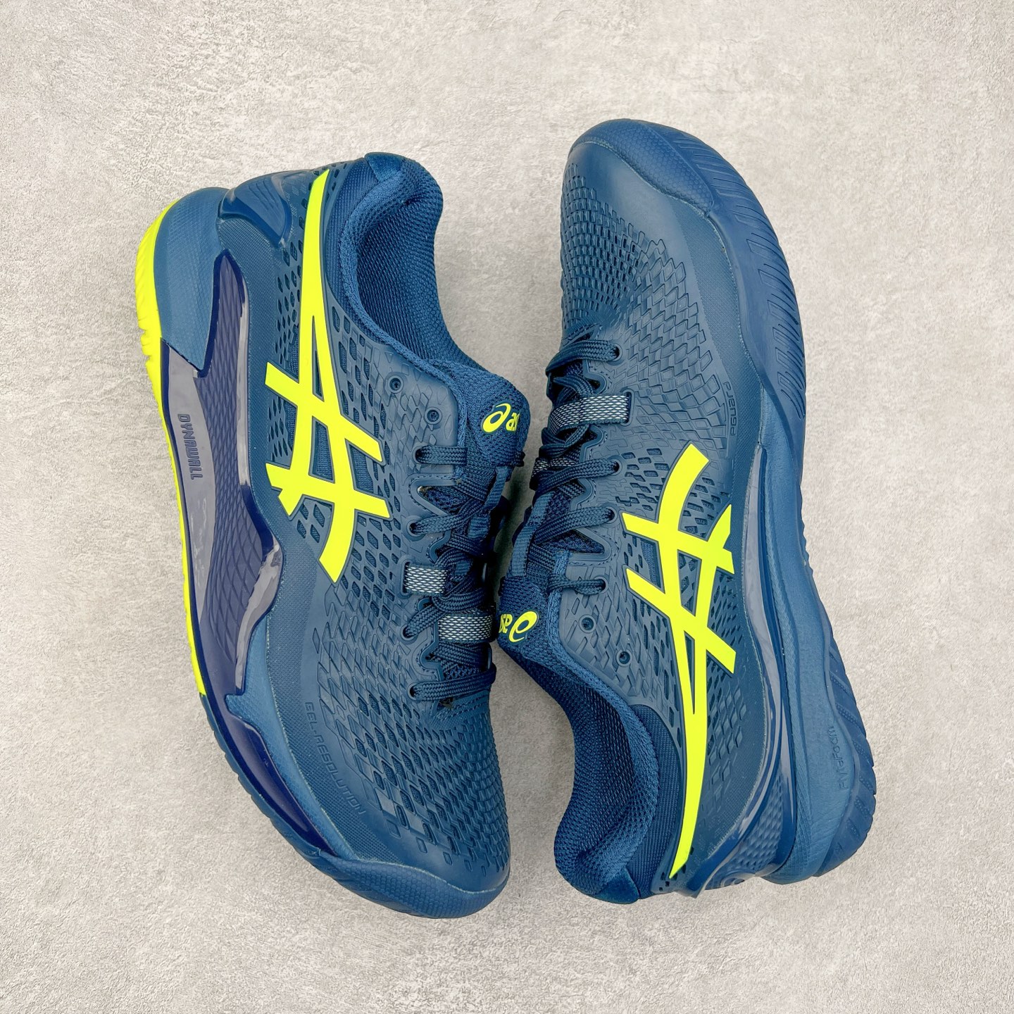 图片[3]-Asics Gel-Resolution 9 亚瑟士防滑耐磨透气 低帮网球鞋 Gel Resolution 9 是一款为快速进攻型球员设计的网球鞋，它有以下特点：鞋底没有刚性的鞋骨，让脚底感受到更多缓冲，舒适度极高。鞋内提供出色的支撑力和梦幻般的舒适感，让你在场上自信满满。鞋底采用 DynaWall 技术，增强了抓地力和反弹力，让你在移动中更灵活。尺码：36 36.5 37 38 38.5 39 40 40.5 41 42 42.5 43 44 45-选品中心