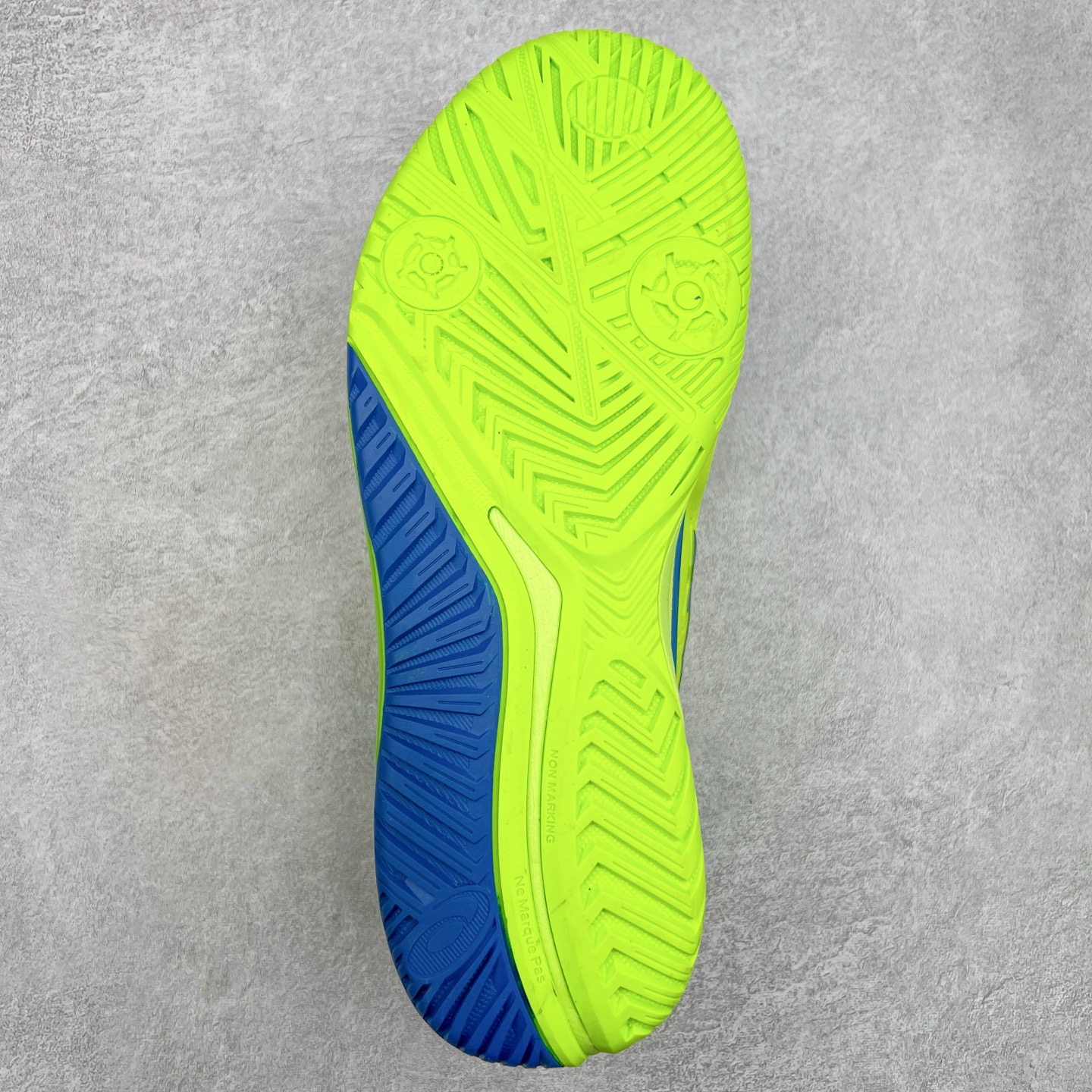 图片[9]-Asics Gel-Resolution 9 亚瑟士防滑耐磨透气 低帮网球鞋 Gel Resolution 9 是一款为快速进攻型球员设计的网球鞋，它有以下特点：鞋底没有刚性的鞋骨，让脚底感受到更多缓冲，舒适度极高。鞋内提供出色的支撑力和梦幻般的舒适感，让你在场上自信满满。鞋底采用 DynaWall 技术，增强了抓地力和反弹力，让你在移动中更灵活。尺码：36 36.5 37 38 38.5 39 40 40.5 41 42 42.5 43 44 45-选品中心