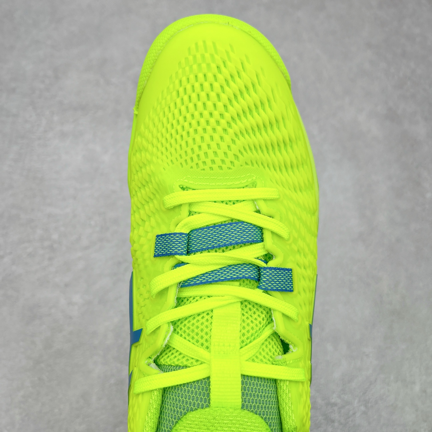 图片[4]-Asics Gel-Resolution 9 亚瑟士防滑耐磨透气 低帮网球鞋 Gel Resolution 9 是一款为快速进攻型球员设计的网球鞋，它有以下特点：鞋底没有刚性的鞋骨，让脚底感受到更多缓冲，舒适度极高。鞋内提供出色的支撑力和梦幻般的舒适感，让你在场上自信满满。鞋底采用 DynaWall 技术，增强了抓地力和反弹力，让你在移动中更灵活。尺码：36 36.5 37 38 38.5 39 40 40.5 41 42 42.5 43 44 45-选品中心