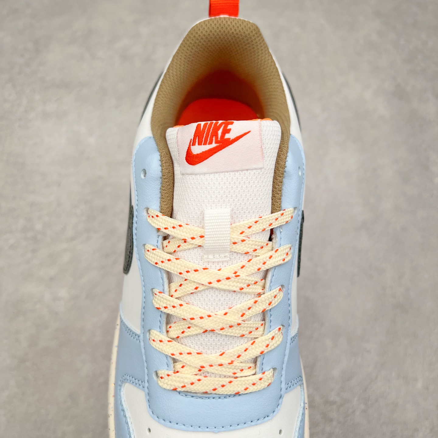 图片[5]-NK Court Borough Low CB2 小空军低帮百搭透气休闲运动板鞋 HF0742-161 口碑实力大厂出品 出货即市场巅峰 全套原纸板楦头开发 原汁原味 完美呈现版型 原数据独家私模大底 超高清洁度 极限压缩成本 超级跑量款式 经典耐用的设计 兼顾舒适脚感和出众风范 演绎匠心之作 结构性的支撑贴合感结合复古篮球设计 塑就场外全明星风范 尺码：35.5 36 36.5 37.5 38 38.5 39 40 40.5 41 42 42.5 43 44 44.5 45 46 47.5-选品中心