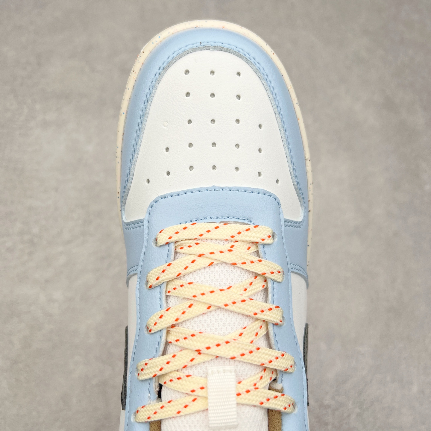 图片[4]-NK Court Borough Low CB2 小空军低帮百搭透气休闲运动板鞋 HF0742-161 口碑实力大厂出品 出货即市场巅峰 全套原纸板楦头开发 原汁原味 完美呈现版型 原数据独家私模大底 超高清洁度 极限压缩成本 超级跑量款式 经典耐用的设计 兼顾舒适脚感和出众风范 演绎匠心之作 结构性的支撑贴合感结合复古篮球设计 塑就场外全明星风范 尺码：35.5 36 36.5 37.5 38 38.5 39 40 40.5 41 42 42.5 43 44 44.5 45 46 47.5-选品中心