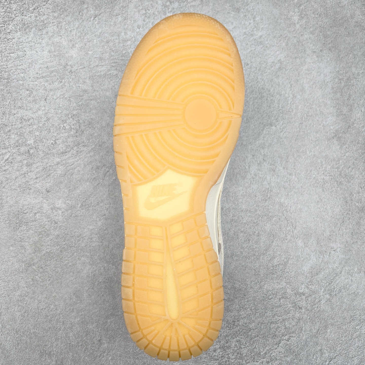 图片[9]-NK Dunk Low HV5231-133 全新支线性价比拉满 迎合行情定价 正确头层皮料 细节均购入原鞋校对开发 全套原纸板楦头加持 细节品控鞋型稳定 独家私模官方最新原厂磨具打造大底 鞋头坡度极致还原 原盒原配 玻璃冲刀 超高清洁度 全鞋零毛边皮料切割 正确中底布背胶中底布拉帮走线 尺码：36 36.5 37.5 38 38.5 39 40 40.5 41 42 42.5 43 44 44.5 45 46-选品中心