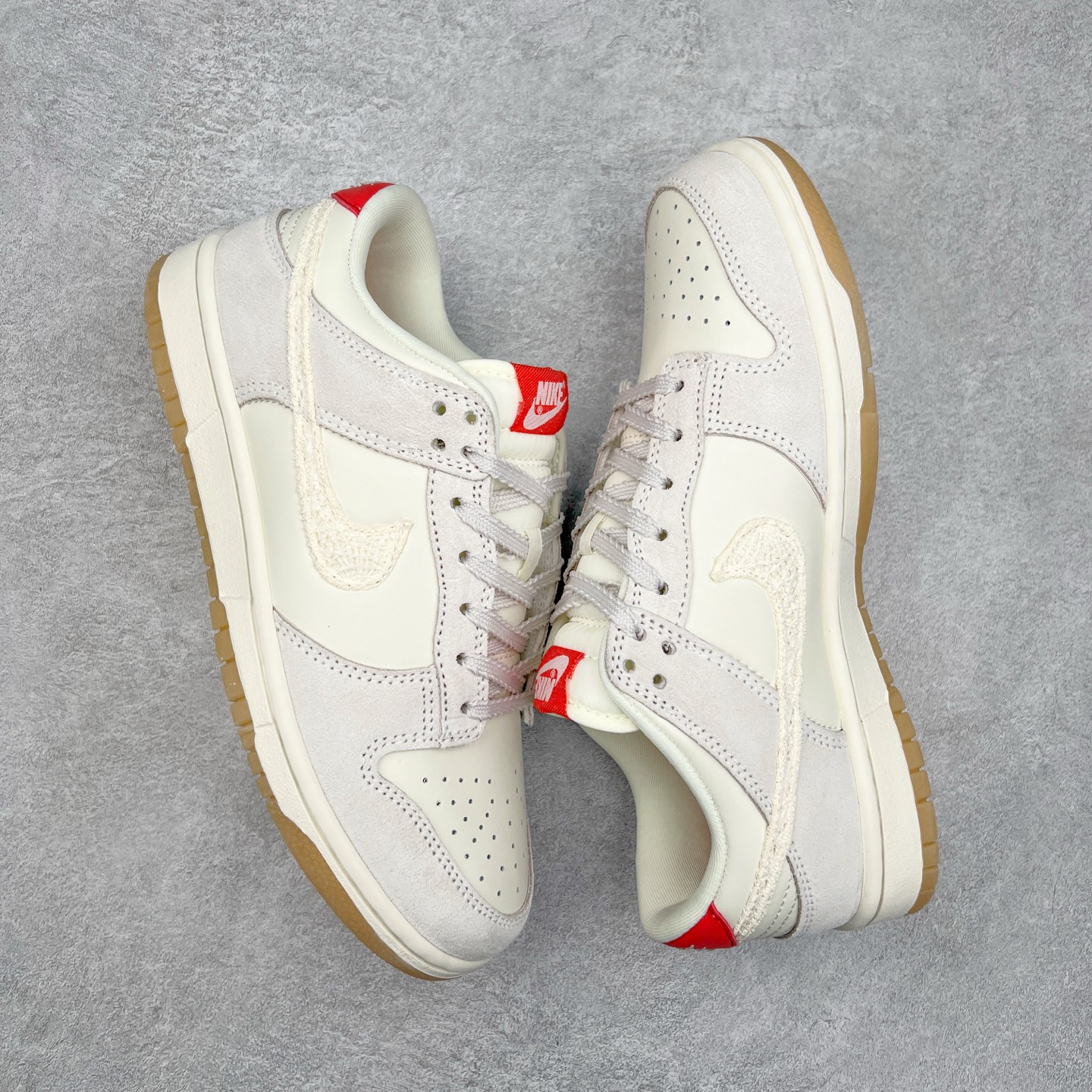 图片[3]-NK Dunk Low HV5231-133 全新支线性价比拉满 迎合行情定价 正确头层皮料 细节均购入原鞋校对开发 全套原纸板楦头加持 细节品控鞋型稳定 独家私模官方最新原厂磨具打造大底 鞋头坡度极致还原 原盒原配 玻璃冲刀 超高清洁度 全鞋零毛边皮料切割 正确中底布背胶中底布拉帮走线 尺码：36 36.5 37.5 38 38.5 39 40 40.5 41 42 42.5 43 44 44.5 45 46-选品中心