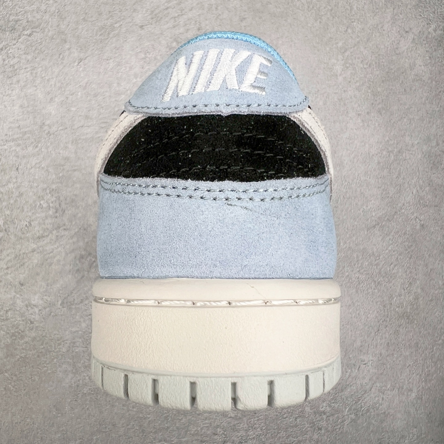 图片[8]-NK Dunk Low HF3063-400 全新支线性价比拉满 迎合行情定价 正确头层皮料 细节均购入原鞋校对开发 全套原纸板楦头加持 细节品控鞋型稳定 独家私模官方最新原厂磨具打造大底 鞋头坡度极致还原 原盒原配 玻璃冲刀 超高清洁度 全鞋零毛边皮料切割 正确中底布背胶中底布拉帮走线 尺码：36 36.5 37.5 38 38.5 39 40 40.5 41 42 42.5 43 44 44.5 45 46-选品中心