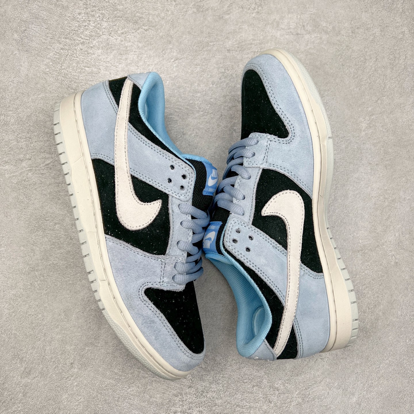 图片[3]-NK Dunk Low HF3063-400 全新支线性价比拉满 迎合行情定价 正确头层皮料 细节均购入原鞋校对开发 全套原纸板楦头加持 细节品控鞋型稳定 独家私模官方最新原厂磨具打造大底 鞋头坡度极致还原 原盒原配 玻璃冲刀 超高清洁度 全鞋零毛边皮料切割 正确中底布背胶中底布拉帮走线 尺码：36 36.5 37.5 38 38.5 39 40 40.5 41 42 42.5 43 44 44.5 45 46-选品中心