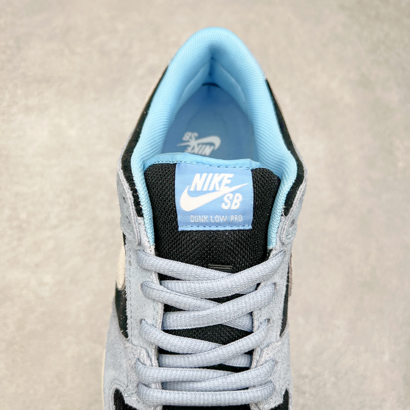 图片[5]-NK Dunk Low HF3063-400 全新支线性价比拉满 迎合行情定价 正确头层皮料 细节均购入原鞋校对开发 全套原纸板楦头加持 细节品控鞋型稳定 独家私模官方最新原厂磨具打造大底 鞋头坡度极致还原 原盒原配 玻璃冲刀 超高清洁度 全鞋零毛边皮料切割 正确中底布背胶中底布拉帮走线 尺码：36 36.5 37.5 38 38.5 39 40 40.5 41 42 42.5 43 44 44.5 45 46-选品中心