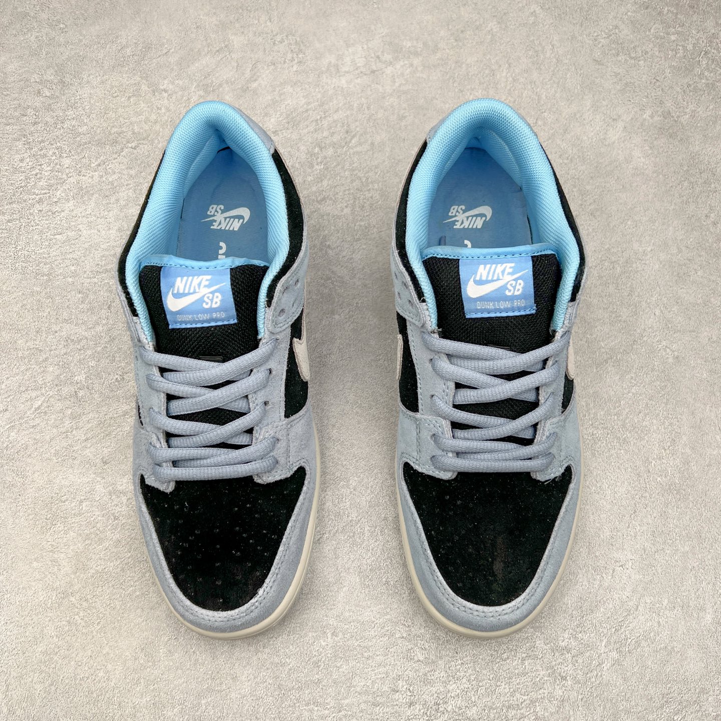 图片[2]-NK Dunk Low HF3063-400 全新支线性价比拉满 迎合行情定价 正确头层皮料 细节均购入原鞋校对开发 全套原纸板楦头加持 细节品控鞋型稳定 独家私模官方最新原厂磨具打造大底 鞋头坡度极致还原 原盒原配 玻璃冲刀 超高清洁度 全鞋零毛边皮料切割 正确中底布背胶中底布拉帮走线 尺码：36 36.5 37.5 38 38.5 39 40 40.5 41 42 42.5 43 44 44.5 45 46-选品中心