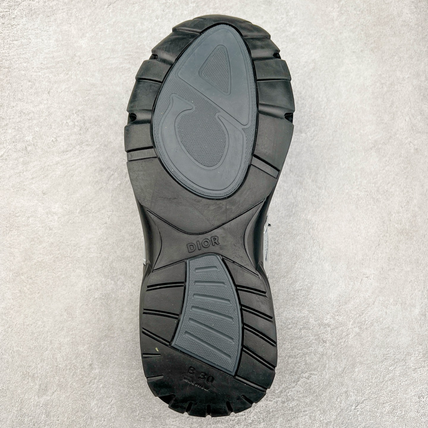 图片[9]-＃福利特价 Dior B30 迪奥网眼织物低帮运动休闲鞋 该款系列采用黑网色眼织物白和色科技料面精心制 作饰以反光“CD30”图形标志 外格轻盈的刻雕效果橡胶鞋搭底配标志性点的缀提升格调 内弹部力细节塑造想理的舒适穿着体验可与各休式闲造型配搭 彰显尚时现代的运风动范 尺码：36 37 35 39 40 41 42 43 44 45-选品中心