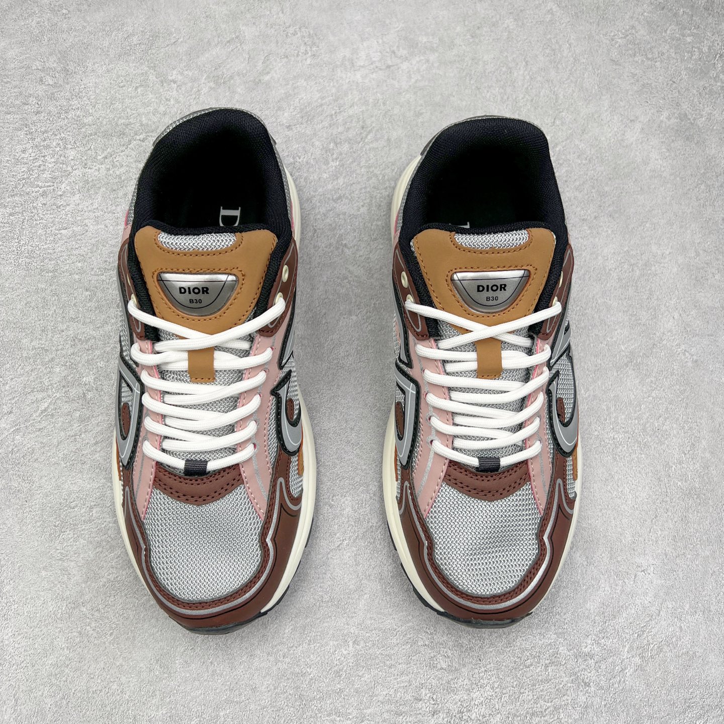 图片[2]-＃福利特价 Dior B30 迪奥网眼织物低帮运动休闲鞋 该款系列采用黑网色眼织物白和色科技料面精心制 作饰以反光“CD30”图形标志 外格轻盈的刻雕效果橡胶鞋搭底配标志性点的缀提升格调 内弹部力细节塑造想理的舒适穿着体验可与各休式闲造型配搭 彰显尚时现代的运风动范 尺码：36 37 35 39 40 41 42 43 44 45-选品中心