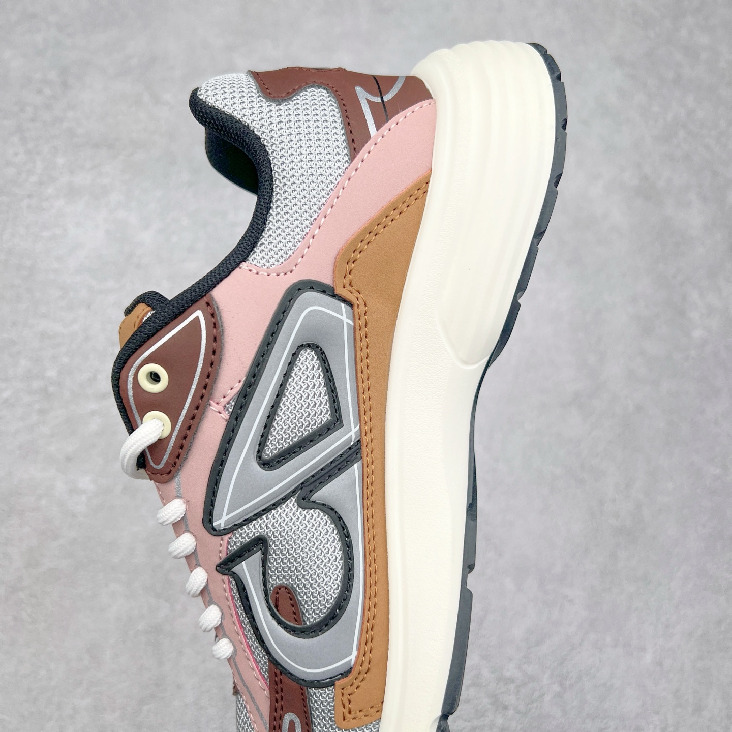 图片[7]-＃福利特价 Dior B30 迪奥网眼织物低帮运动休闲鞋 该款系列采用黑网色眼织物白和色科技料面精心制 作饰以反光“CD30”图形标志 外格轻盈的刻雕效果橡胶鞋搭底配标志性点的缀提升格调 内弹部力细节塑造想理的舒适穿着体验可与各休式闲造型配搭 彰显尚时现代的运风动范 尺码：36 37 35 39 40 41 42 43 44 45-选品中心