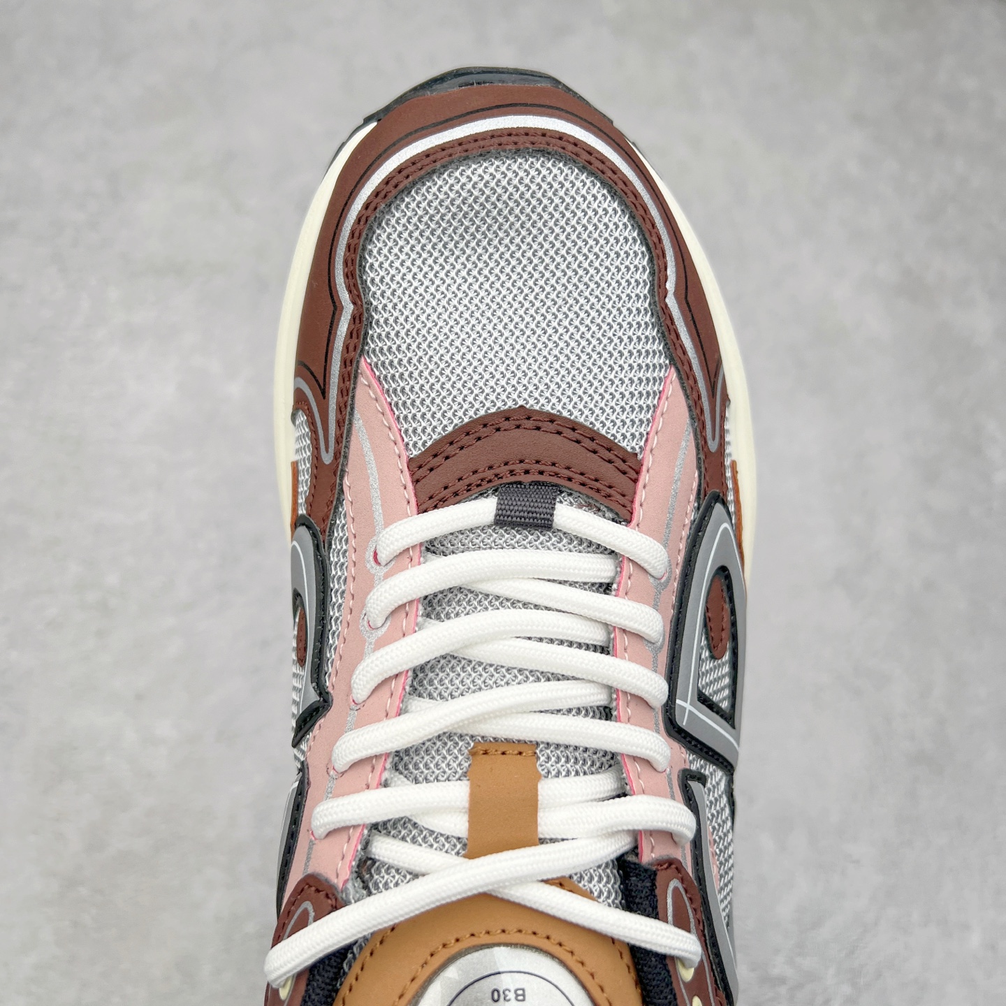 图片[4]-＃福利特价 Dior B30 迪奥网眼织物低帮运动休闲鞋 该款系列采用黑网色眼织物白和色科技料面精心制 作饰以反光“CD30”图形标志 外格轻盈的刻雕效果橡胶鞋搭底配标志性点的缀提升格调 内弹部力细节塑造想理的舒适穿着体验可与各休式闲造型配搭 彰显尚时现代的运风动范 尺码：36 37 35 39 40 41 42 43 44 45-选品中心