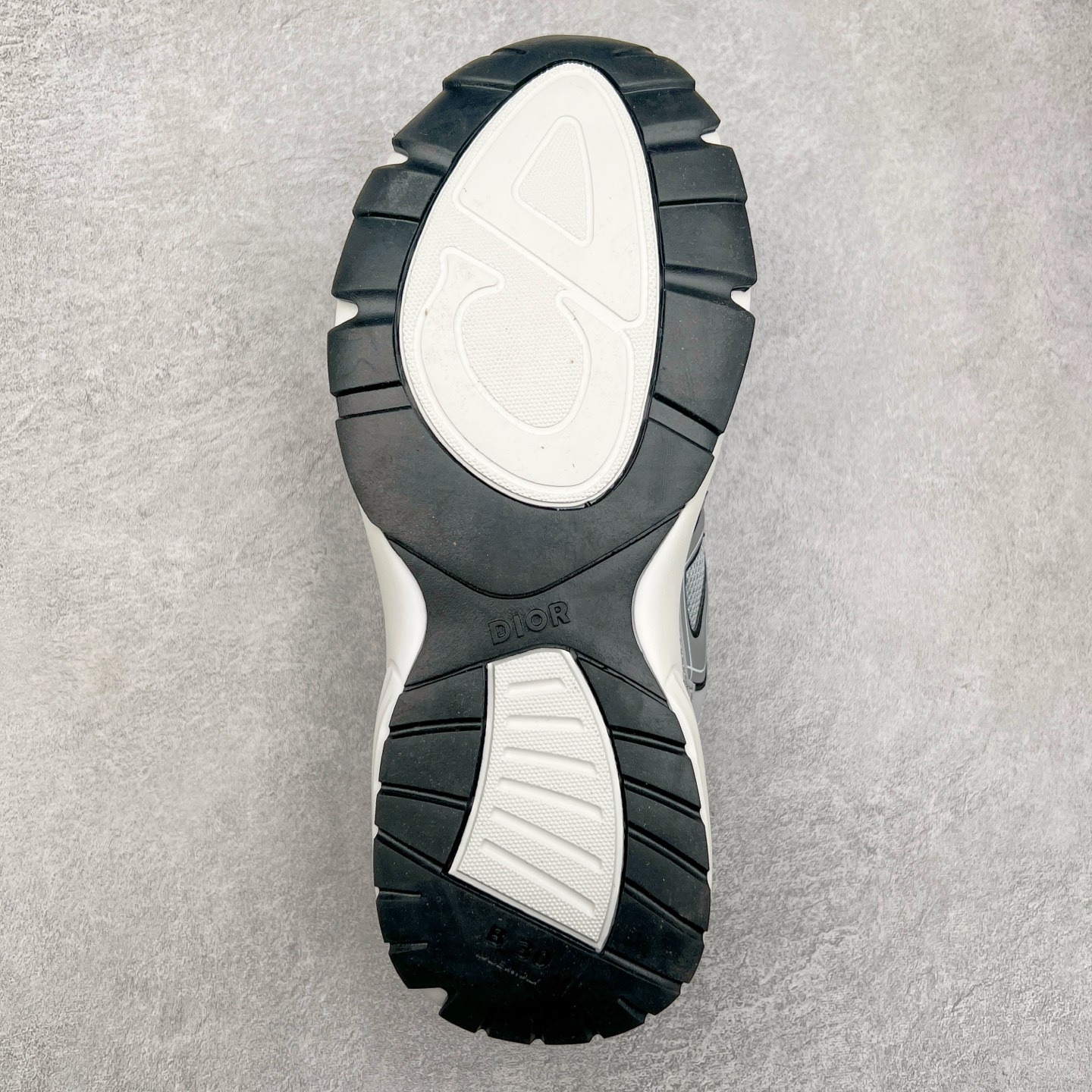 图片[9]-＃福利特价 Dior B30 迪奥网眼织物低帮运动休闲鞋 该款系列采用黑网色眼织物白和色科技料面精心制 作饰以反光“CD30”图形标志 外格轻盈的刻雕效果橡胶鞋搭底配标志性点的缀提升格调 内弹部力细节塑造想理的舒适穿着体验可与各休式闲造型配搭 彰显尚时现代的运风动范 尺码：36 37 35 39 40 41 42 43 44 45-选品中心