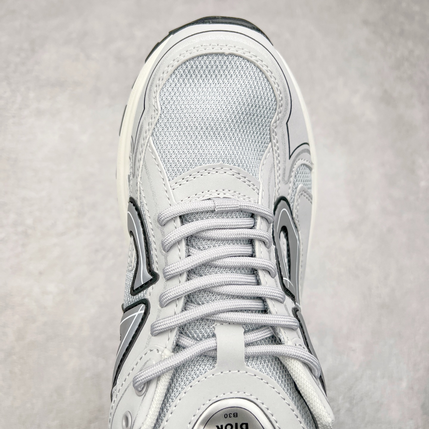 图片[4]-＃福利特价 Dior B30 迪奥网眼织物低帮运动休闲鞋 该款系列采用黑网色眼织物白和色科技料面精心制 作饰以反光“CD30”图形标志 外格轻盈的刻雕效果橡胶鞋搭底配标志性点的缀提升格调 内弹部力细节塑造想理的舒适穿着体验可与各休式闲造型配搭 彰显尚时现代的运风动范 尺码：36 37 35 39 40 41 42 43 44 45-选品中心