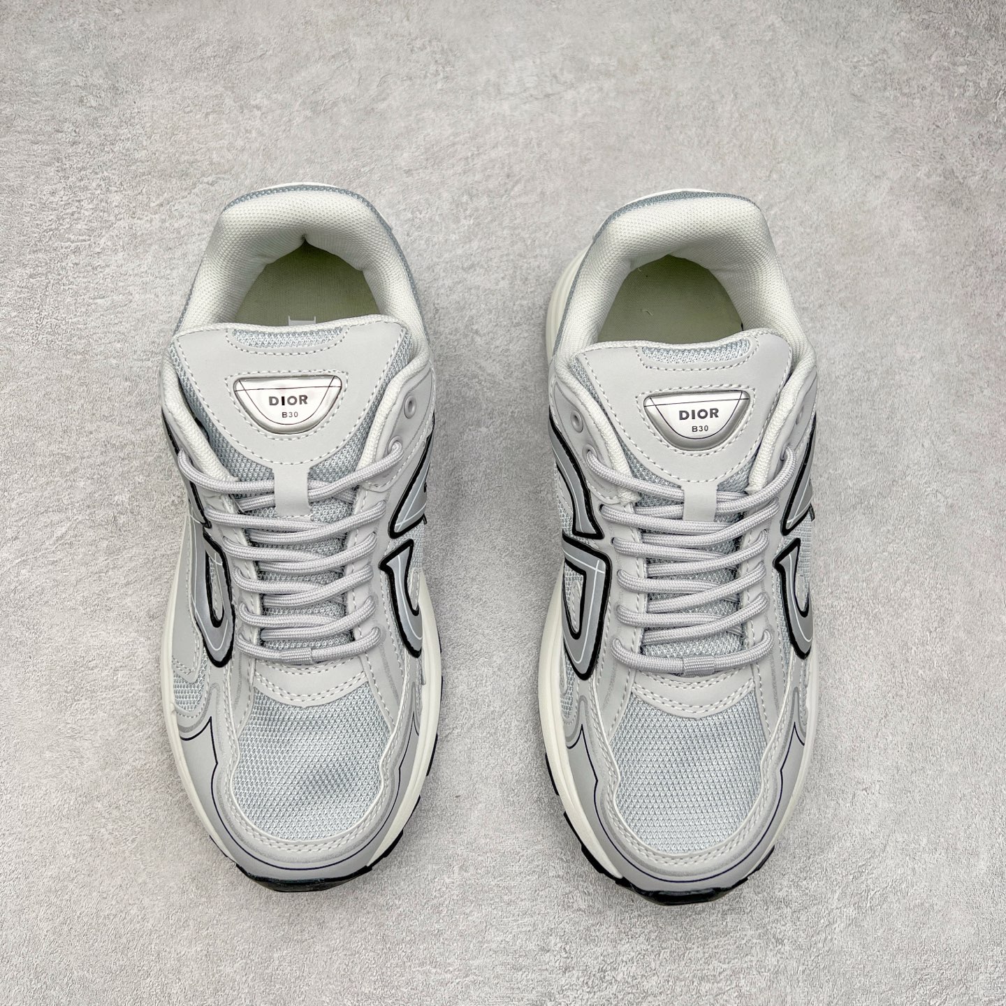 图片[2]-＃福利特价 Dior B30 迪奥网眼织物低帮运动休闲鞋 该款系列采用黑网色眼织物白和色科技料面精心制 作饰以反光“CD30”图形标志 外格轻盈的刻雕效果橡胶鞋搭底配标志性点的缀提升格调 内弹部力细节塑造想理的舒适穿着体验可与各休式闲造型配搭 彰显尚时现代的运风动范 尺码：36 37 35 39 40 41 42 43 44 45-选品中心