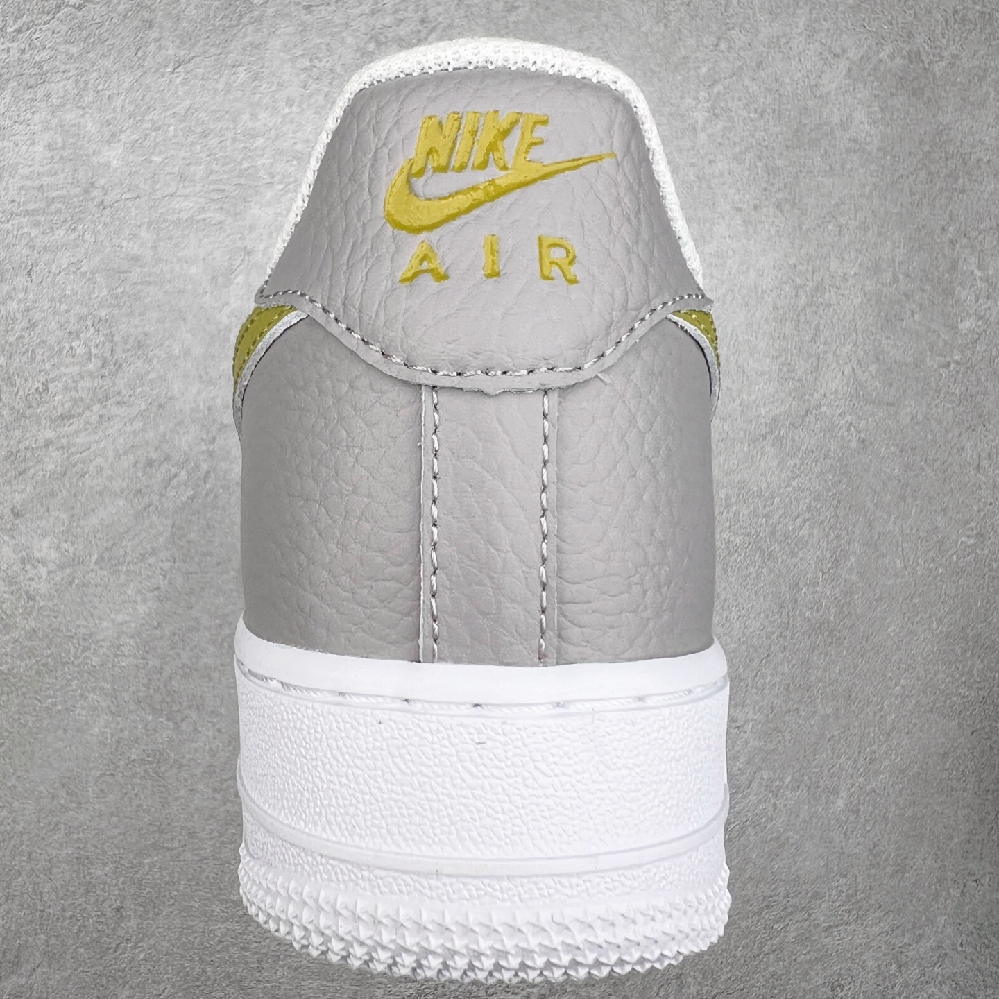 图片[8]-NK Air Force 1´07 Low 空军一号低帮百搭休闲运动板鞋 IB3881-001 柔软、弹性十足的缓震性能和出色的中底设计 横跨复古与现代的外型结合 造就出风靡全球 三十多年的Force 1 直到今天还深受青睐 实拍调校N版已经零色差零失真 百分百还原实物色彩所见即所得 不存在货不对板色差等低级问题 选购参考实物拍摄 不混卖不参货 只用心做好货严格选品 承诺混一赔十 尺码：36 36.5 37.5 38 38.5 39 40 40.5 41 42 42.5 43 44 44.5 45 46-选品中心