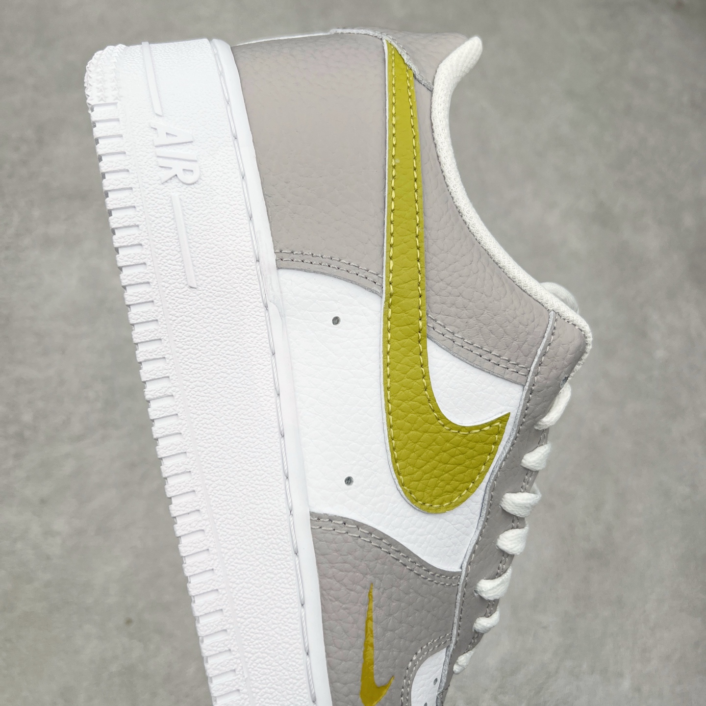 图片[6]-NK Air Force 1´07 Low 空军一号低帮百搭休闲运动板鞋 IB3881-001 柔软、弹性十足的缓震性能和出色的中底设计 横跨复古与现代的外型结合 造就出风靡全球 三十多年的Force 1 直到今天还深受青睐 实拍调校N版已经零色差零失真 百分百还原实物色彩所见即所得 不存在货不对板色差等低级问题 选购参考实物拍摄 不混卖不参货 只用心做好货严格选品 承诺混一赔十 尺码：36 36.5 37.5 38 38.5 39 40 40.5 41 42 42.5 43 44 44.5 45 46-选品中心