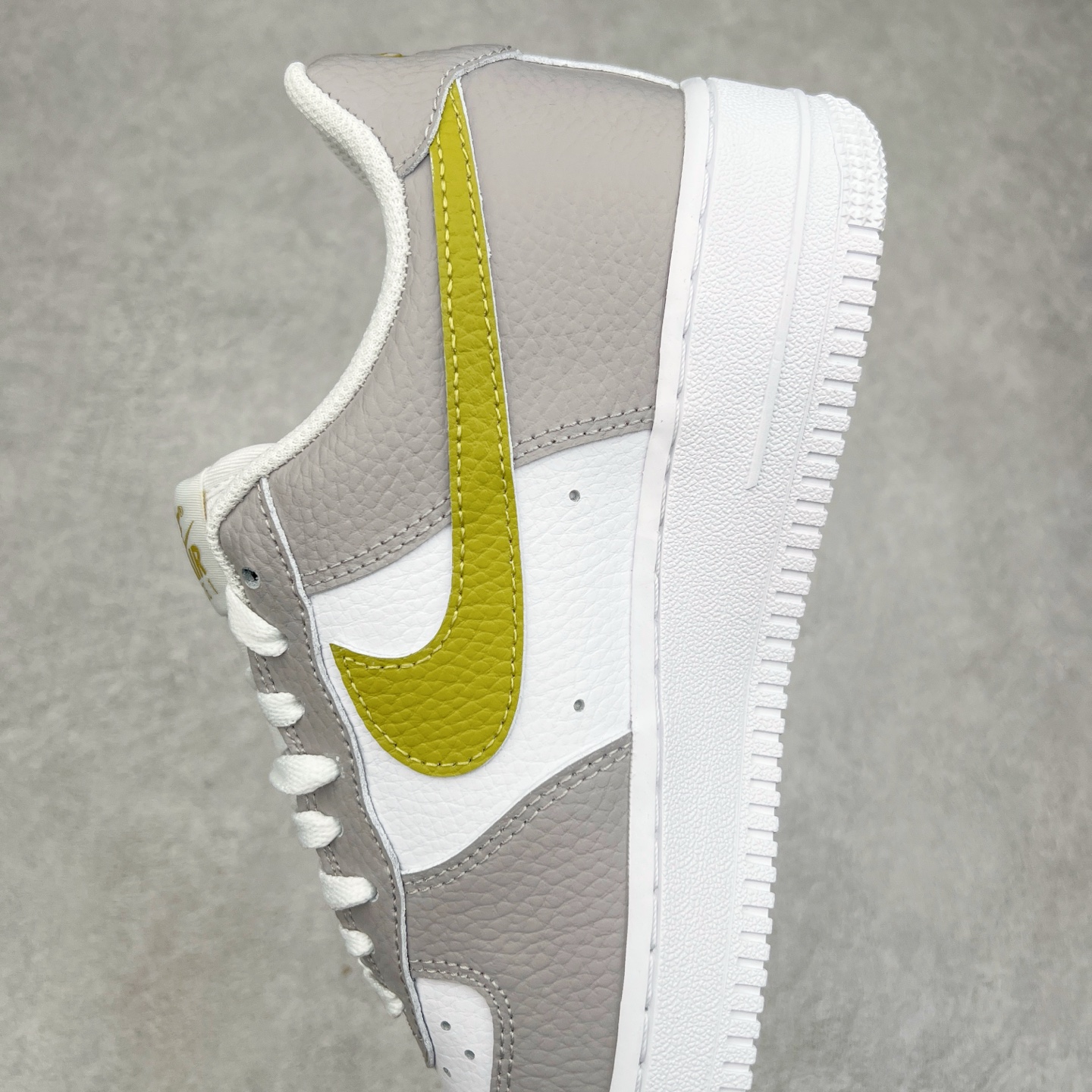 图片[7]-NK Air Force 1´07 Low 空军一号低帮百搭休闲运动板鞋 IB3881-001 柔软、弹性十足的缓震性能和出色的中底设计 横跨复古与现代的外型结合 造就出风靡全球 三十多年的Force 1 直到今天还深受青睐 实拍调校N版已经零色差零失真 百分百还原实物色彩所见即所得 不存在货不对板色差等低级问题 选购参考实物拍摄 不混卖不参货 只用心做好货严格选品 承诺混一赔十 尺码：36 36.5 37.5 38 38.5 39 40 40.5 41 42 42.5 43 44 44.5 45 46-选品中心