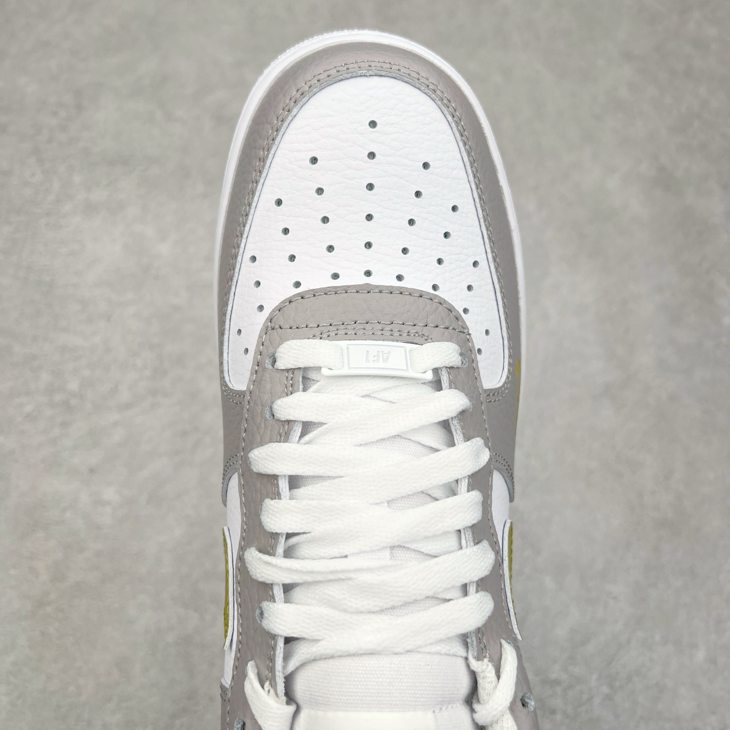 图片[4]-NK Air Force 1´07 Low 空军一号低帮百搭休闲运动板鞋 IB3881-001 柔软、弹性十足的缓震性能和出色的中底设计 横跨复古与现代的外型结合 造就出风靡全球 三十多年的Force 1 直到今天还深受青睐 实拍调校N版已经零色差零失真 百分百还原实物色彩所见即所得 不存在货不对板色差等低级问题 选购参考实物拍摄 不混卖不参货 只用心做好货严格选品 承诺混一赔十 尺码：36 36.5 37.5 38 38.5 39 40 40.5 41 42 42.5 43 44 44.5 45 46-选品中心