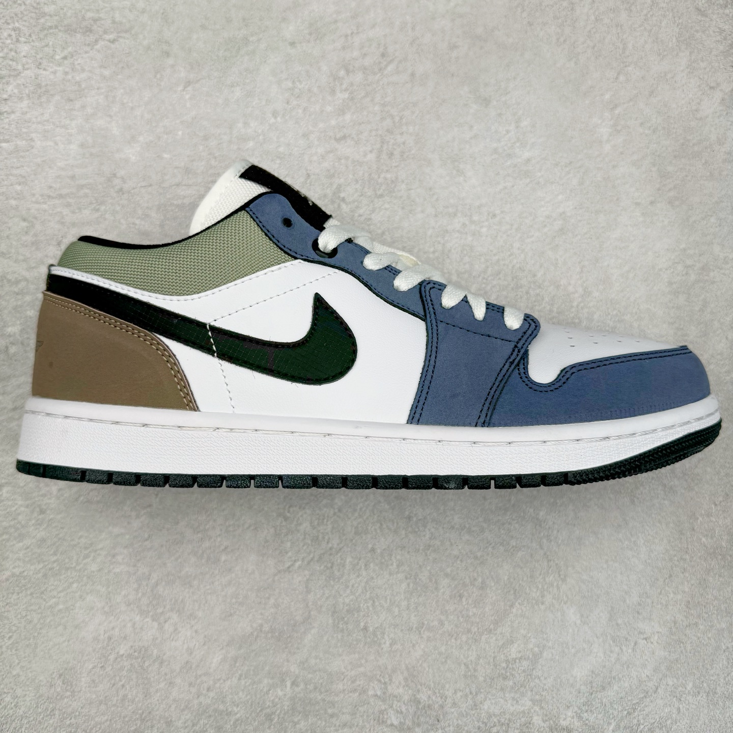 ＃K版 Air Jordan AJ1 Low 低帮 蓝白棕 HV5973-101 全新流水线出品 DT版本唯一平替选择 市场第二梯队最强版 全部原鞋开发 原楦原纸板开发 全鞋电脑针车 原厂内置全掌气垫 原盒内在原标 唯一Zp原版鞋带绑法 免检产品 全新2022版型 全头层皮料 完美零毛边处理 原厂配置全掌气垫 价格定位良心 几十个配色陆续出货 实拍调校N版已经零色差零失真 百分百还原实物色彩所见即所得 不存在货不对板色差等低级问题 选购参考实物拍摄 不混卖不参货 只用心做好货严格选品 承诺混一赔十 尺码：36 36.5 37.5 38 38.5 39 40 40.5 41 42 42.5 43 44 44.5 45-选品中心